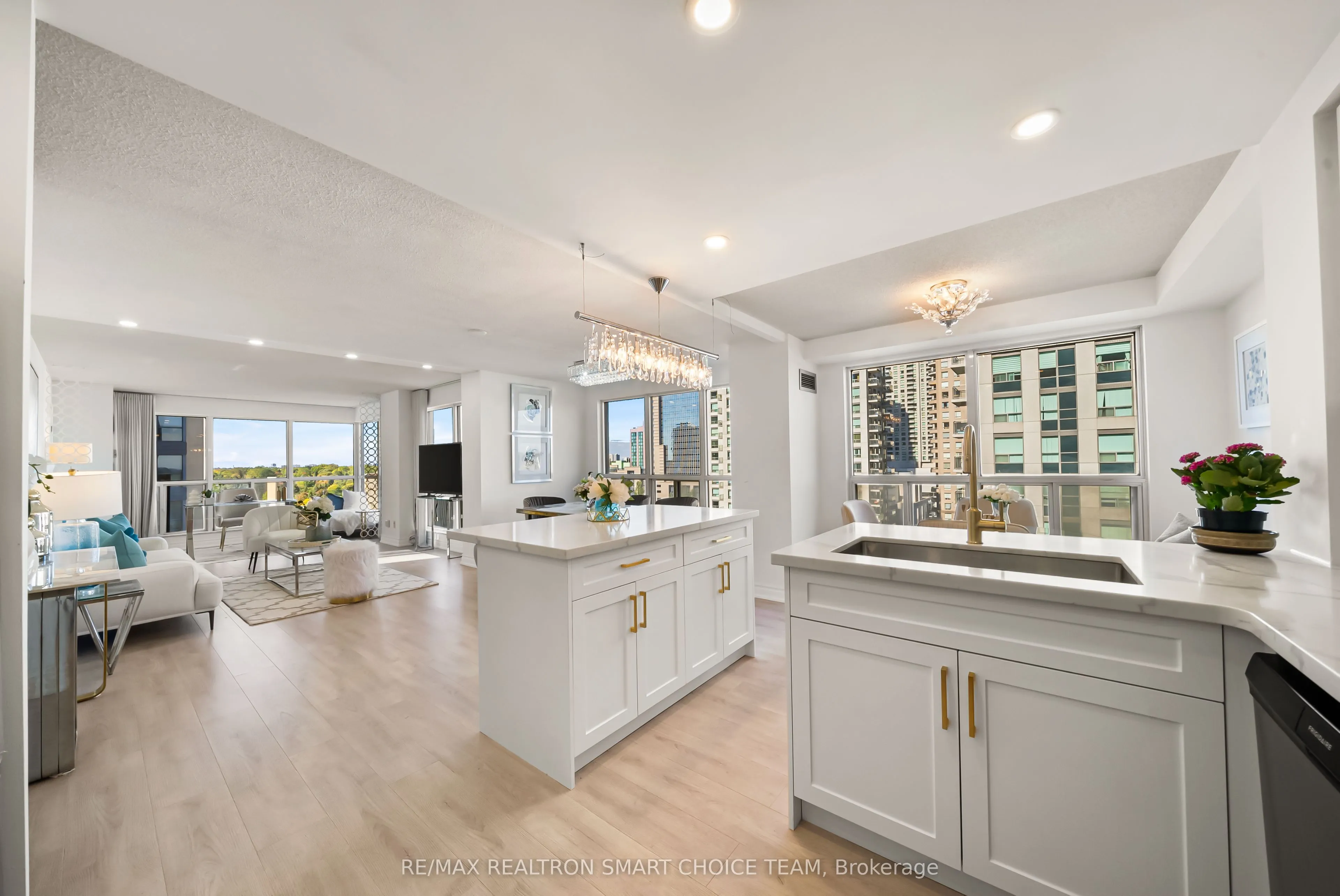 28 Hollywood Avenue, #1211