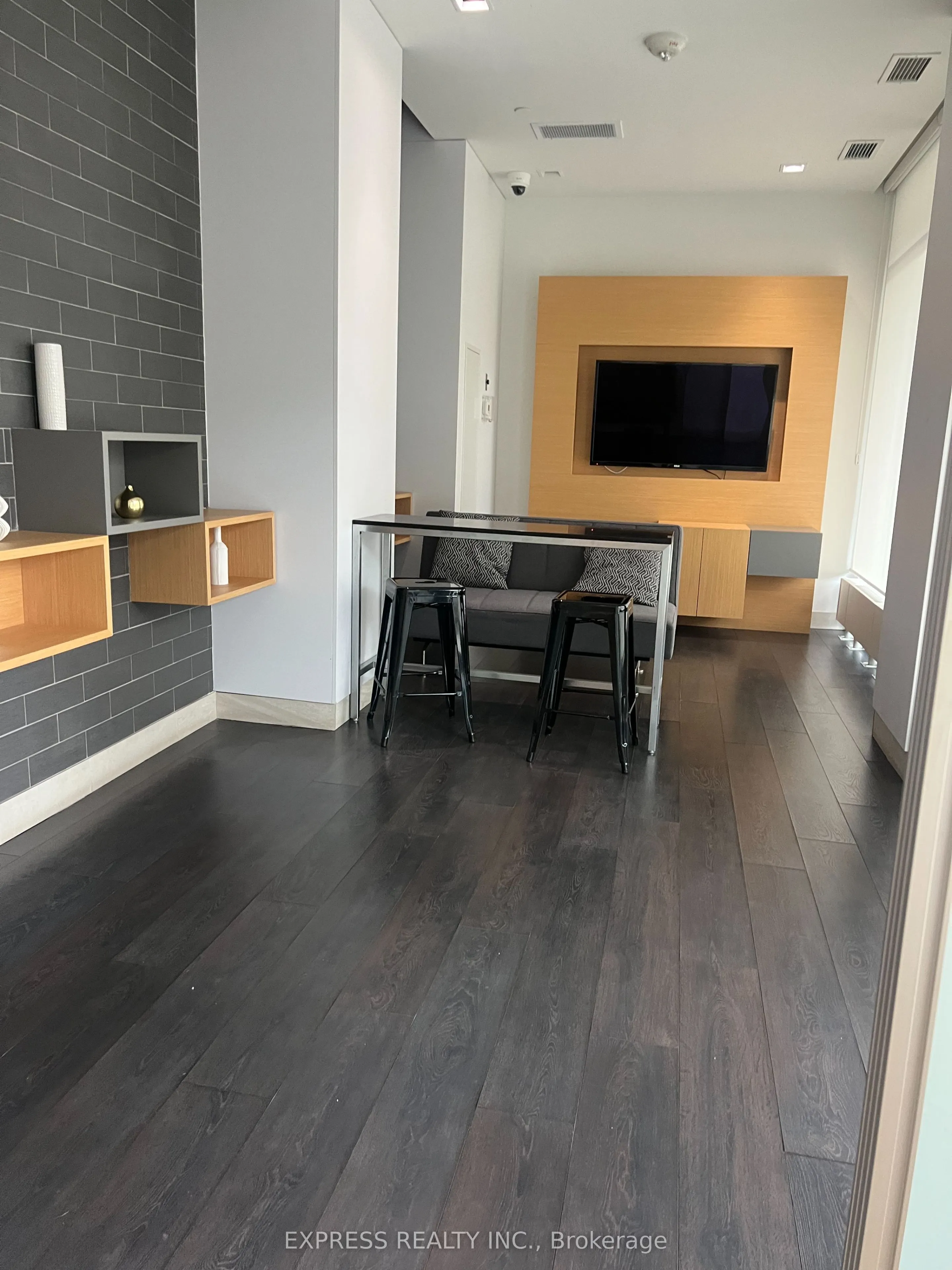 150 Fairview Mall Drive, #1109