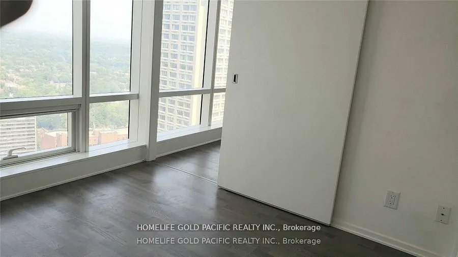 1 Bloor Street E, #3001
