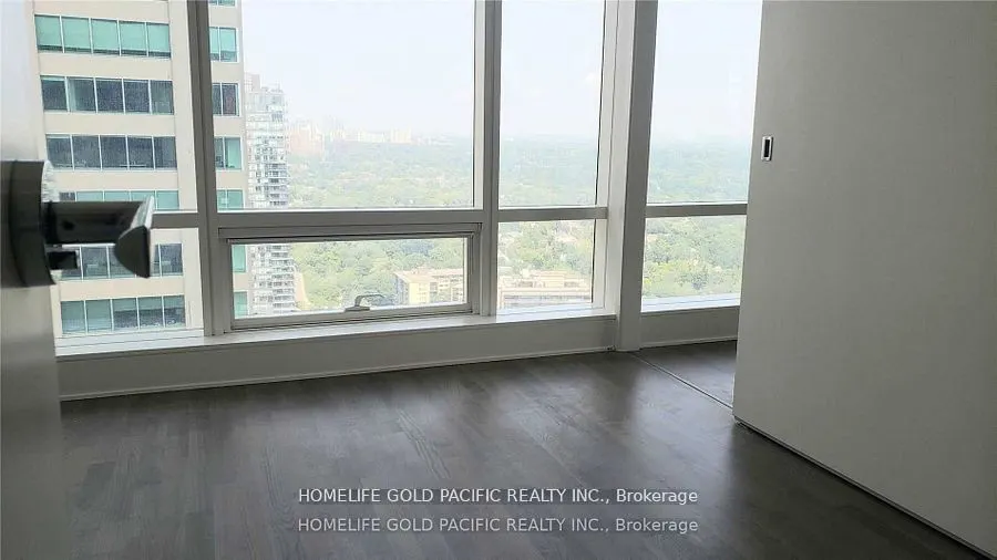 1 Bloor Street E, #3001
