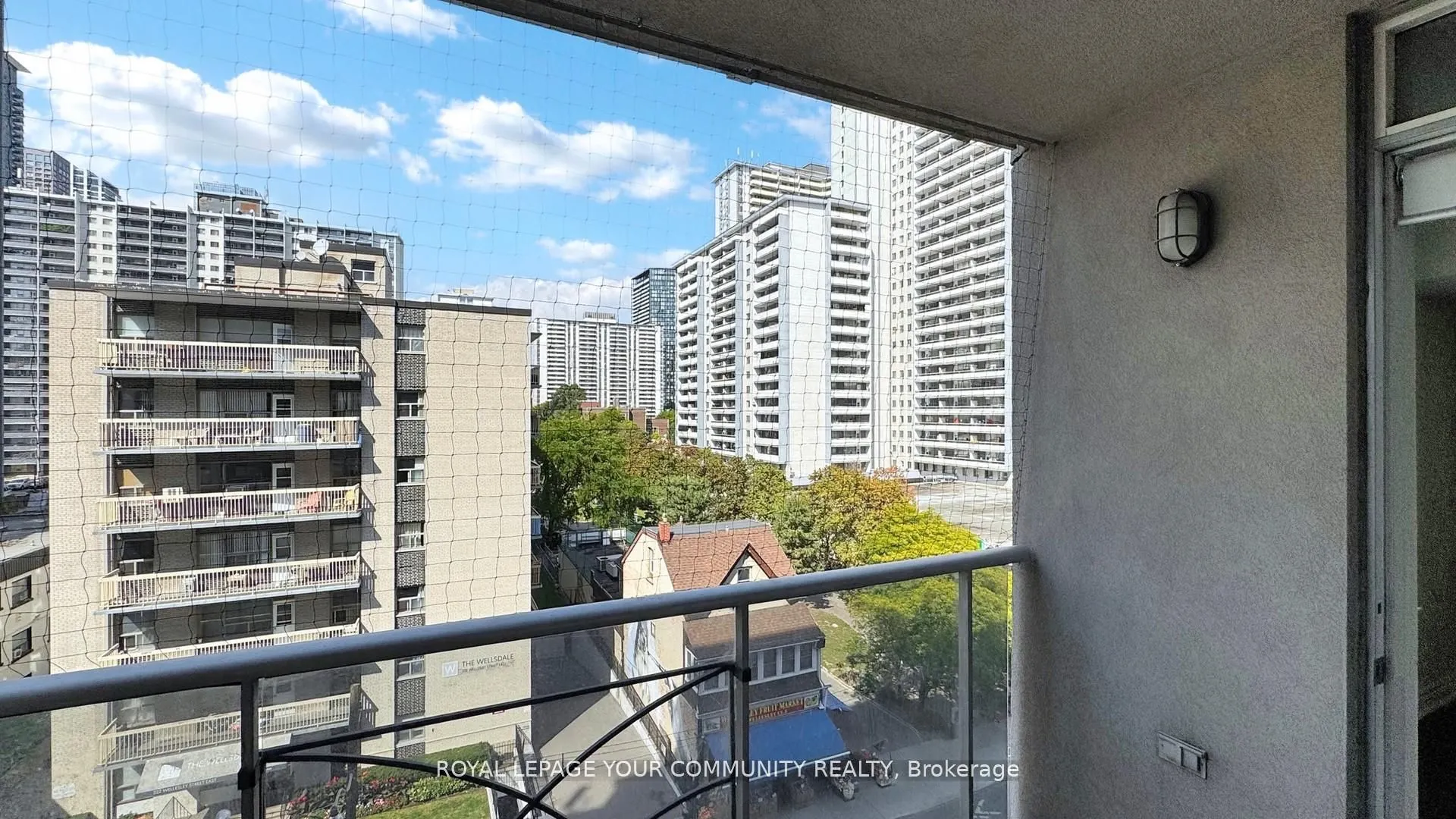 225 wellesley Street, #610