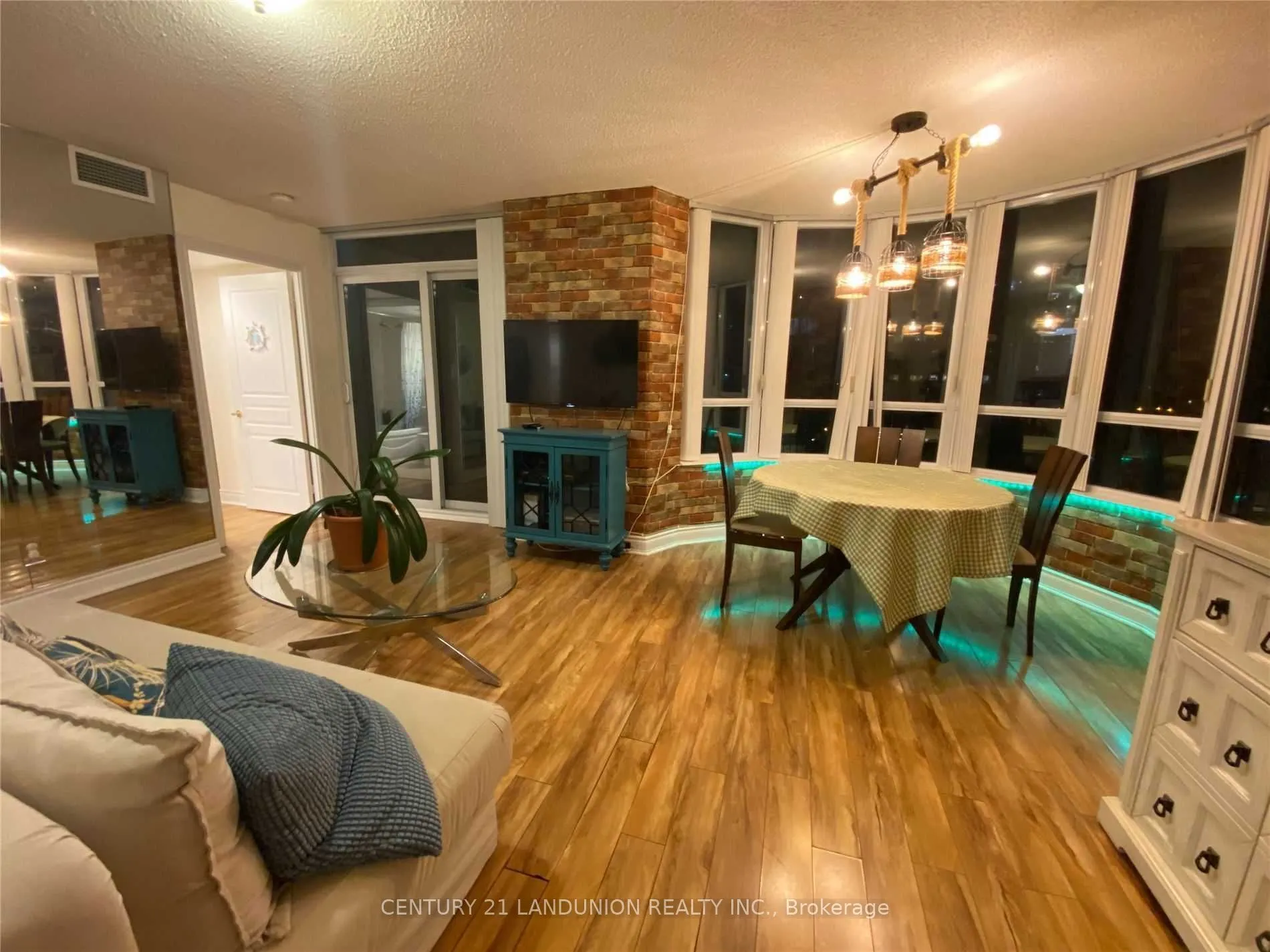 15 Northtown Way, #1218