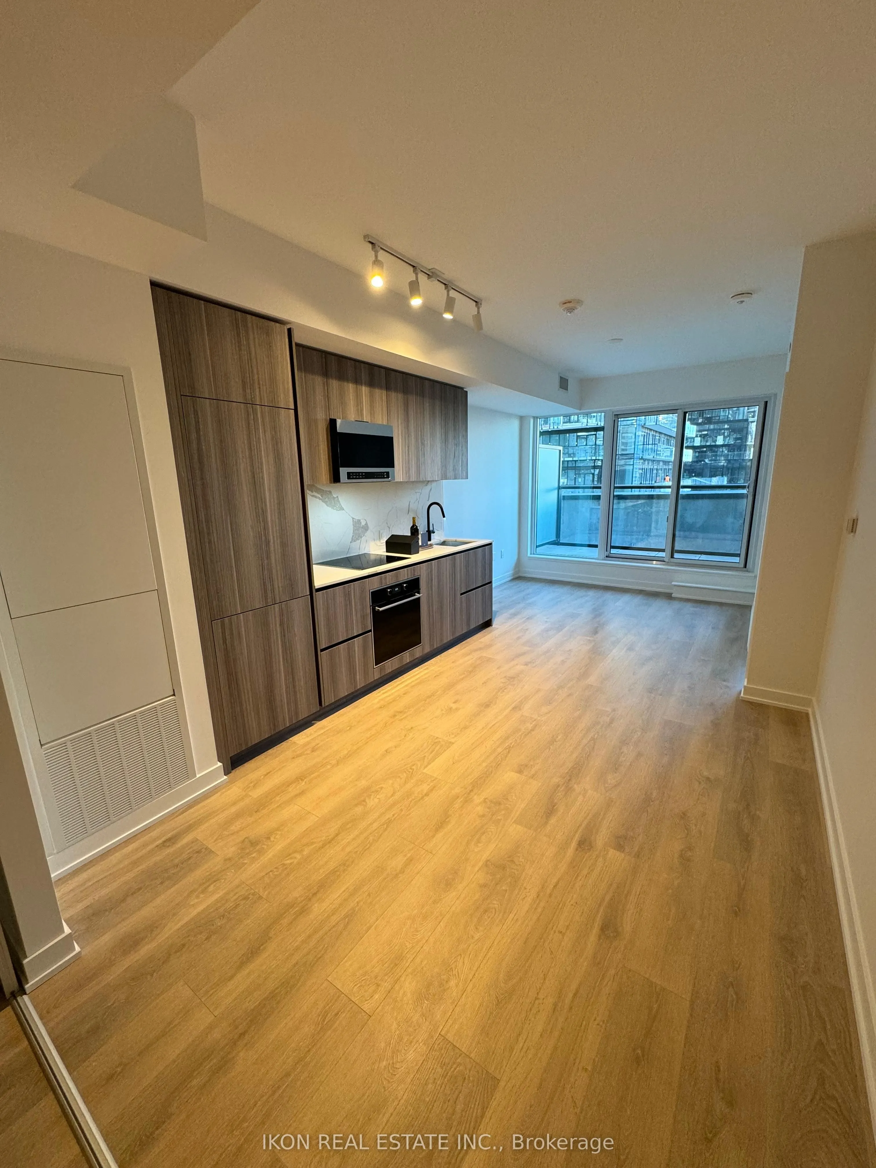 117 Broadway Avenue, #702