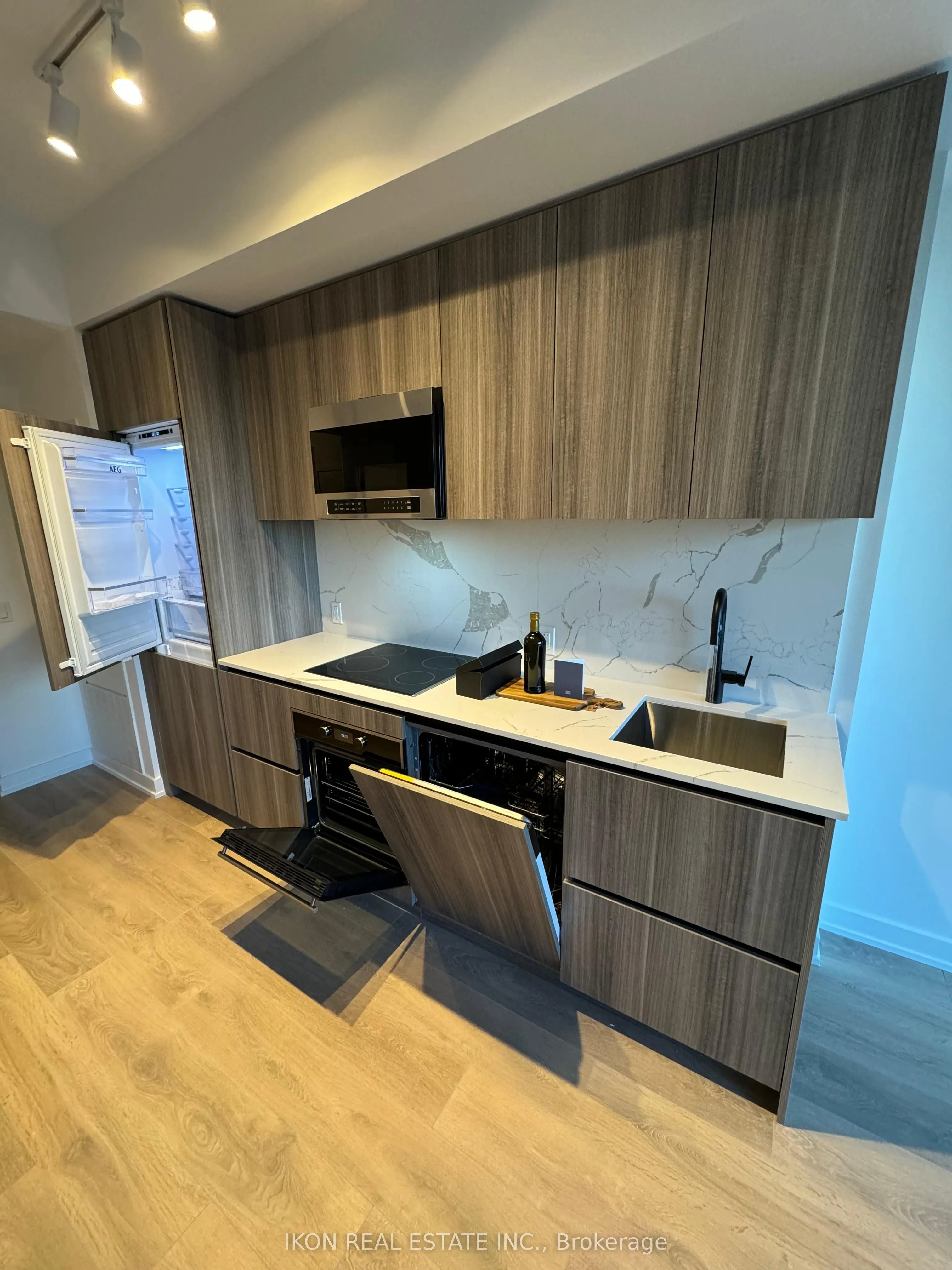 117 Broadway Avenue, #702