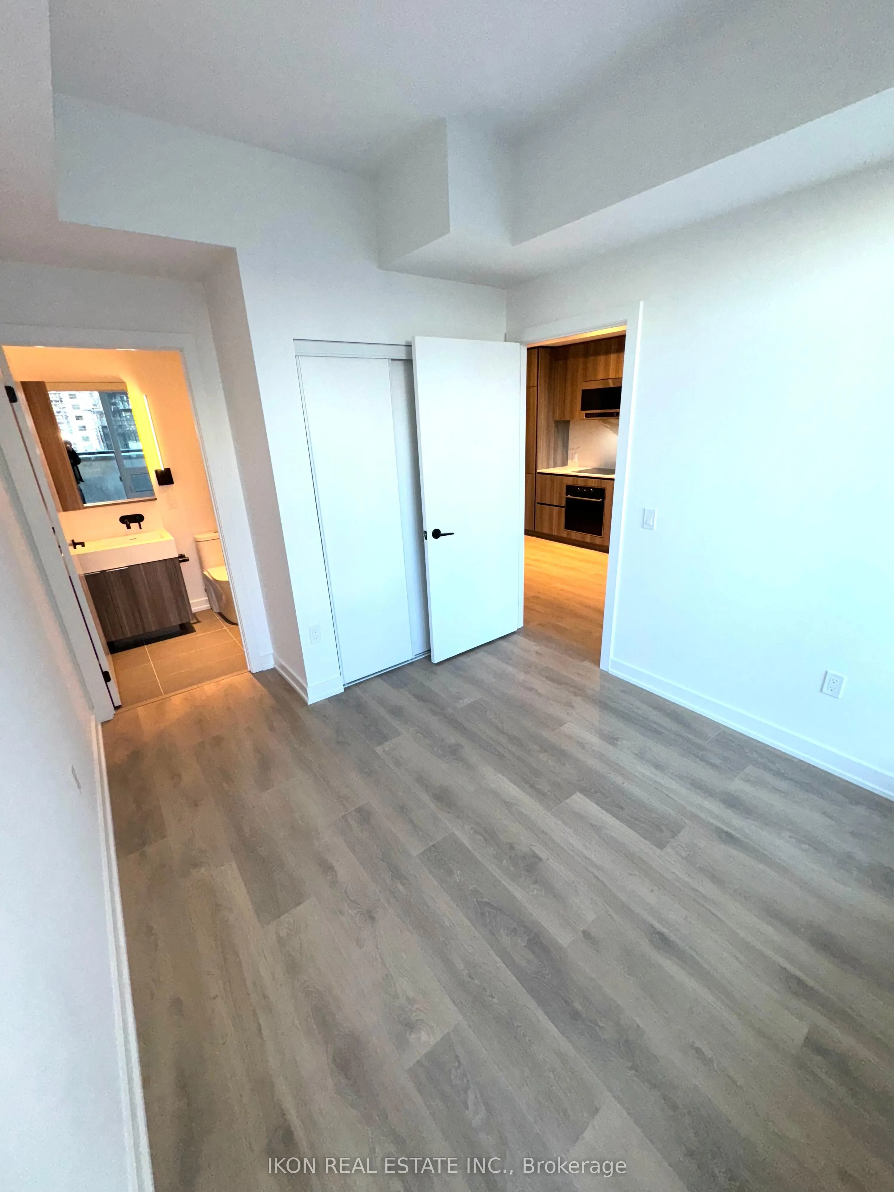 117 Broadway Avenue, #702