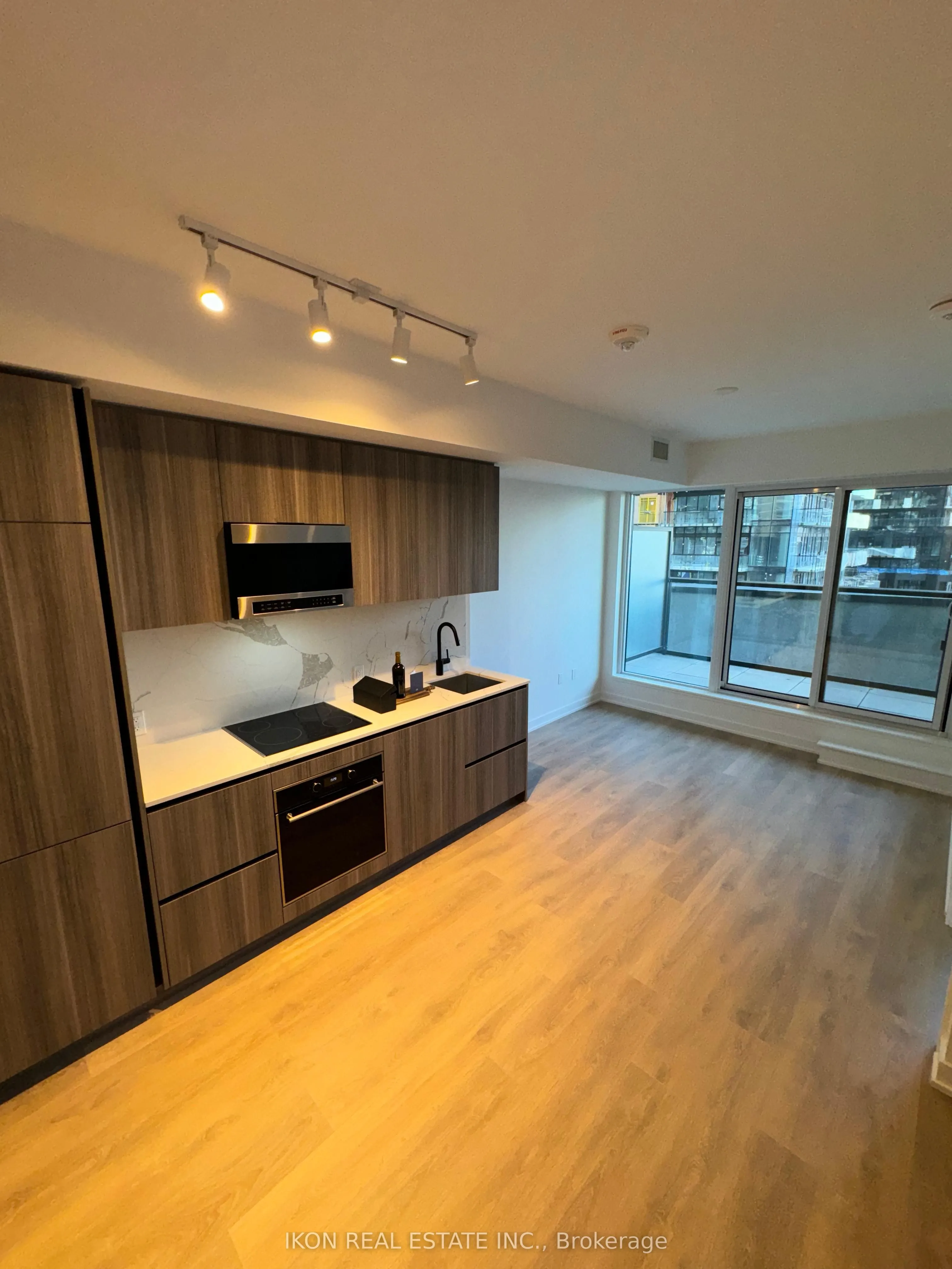 117 Broadway Avenue, #702