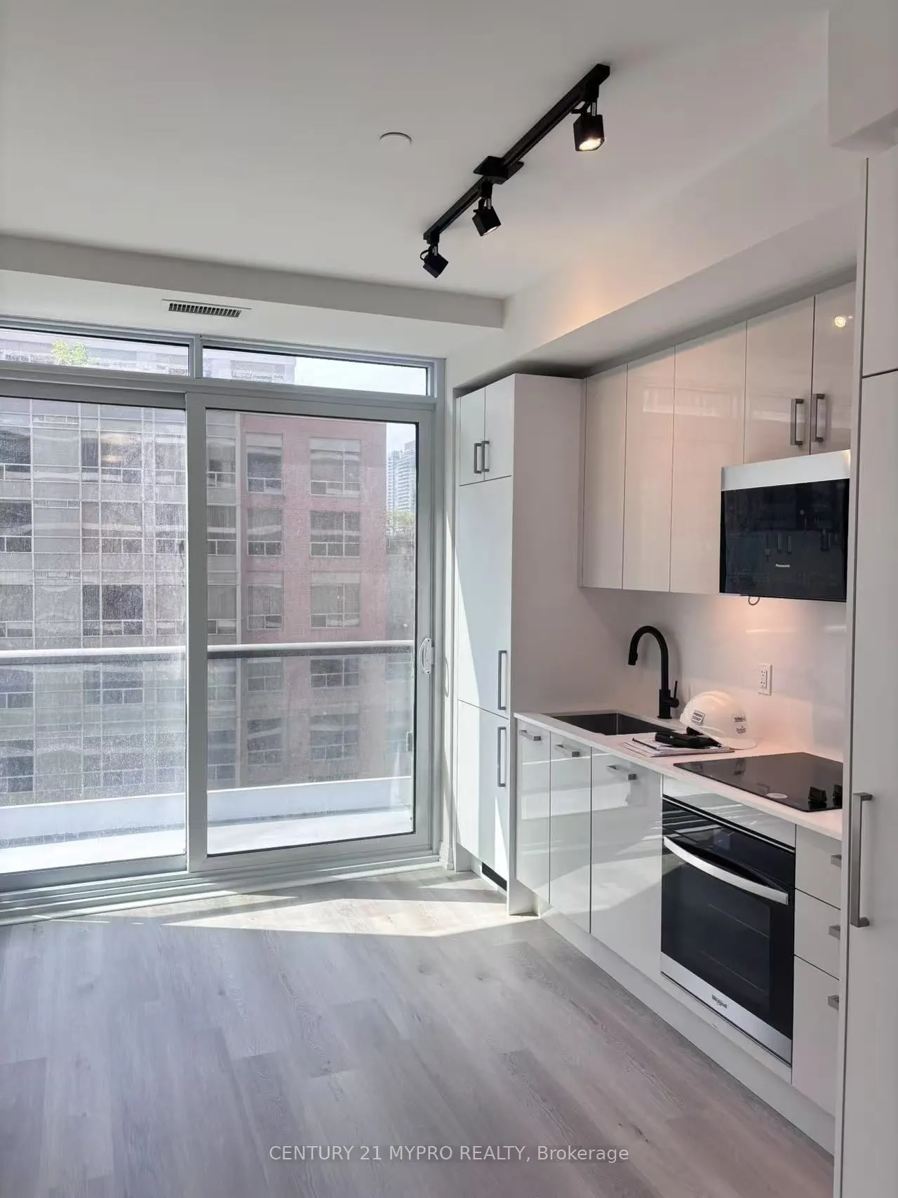 280 Dundas Street W, #1005