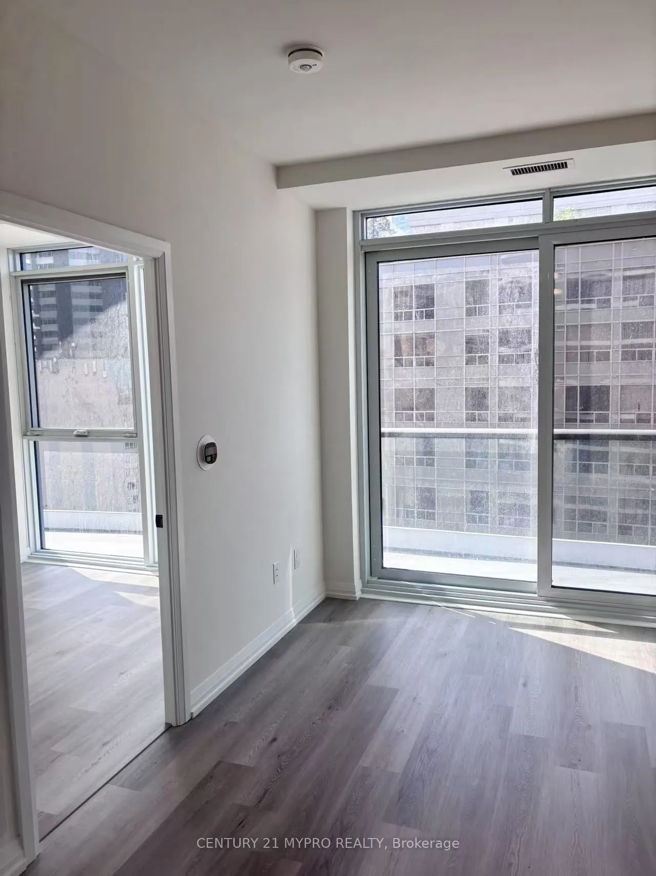 280 Dundas Street W, #1005