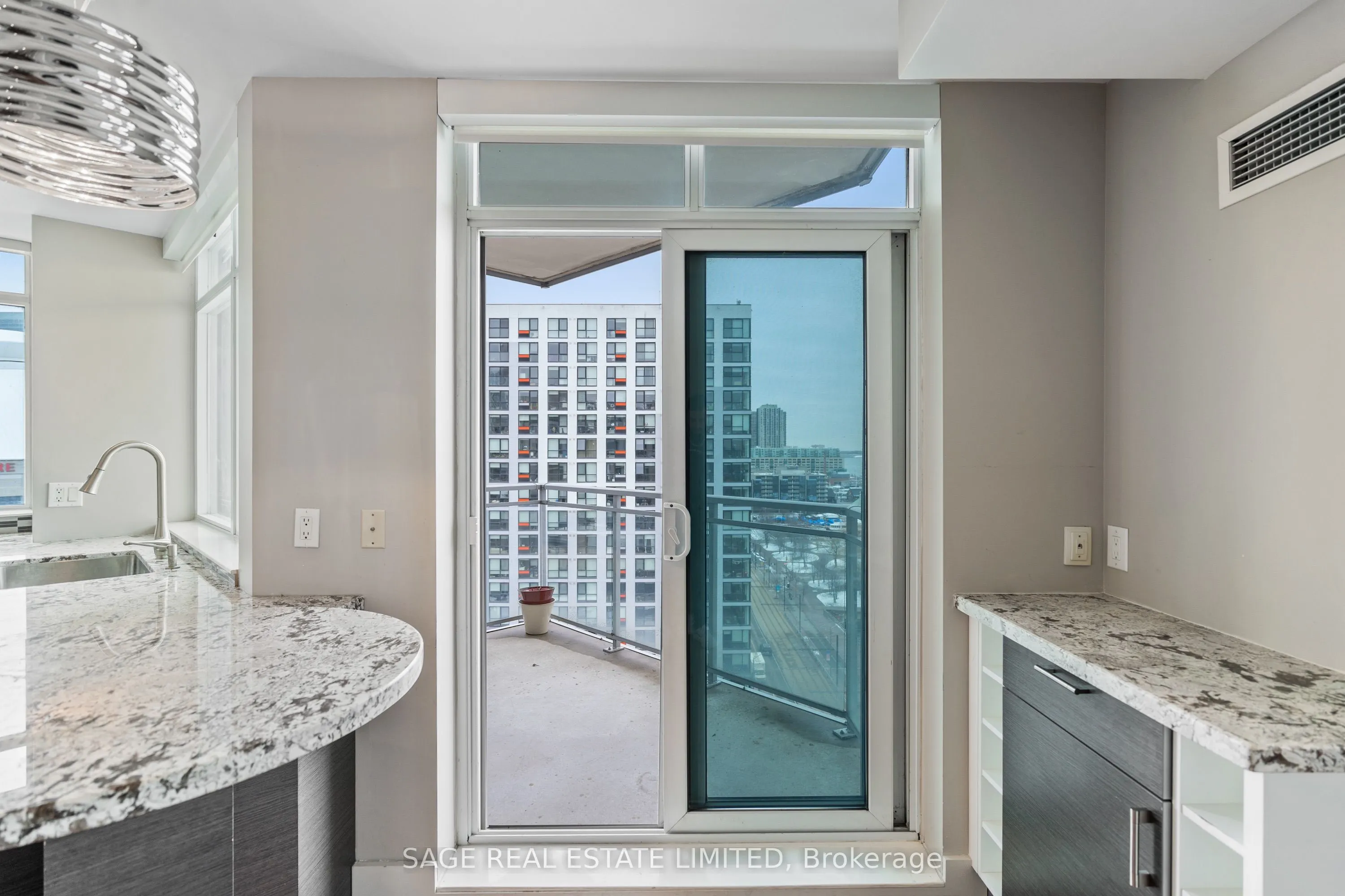 410 Queens Quay W, #LPH8