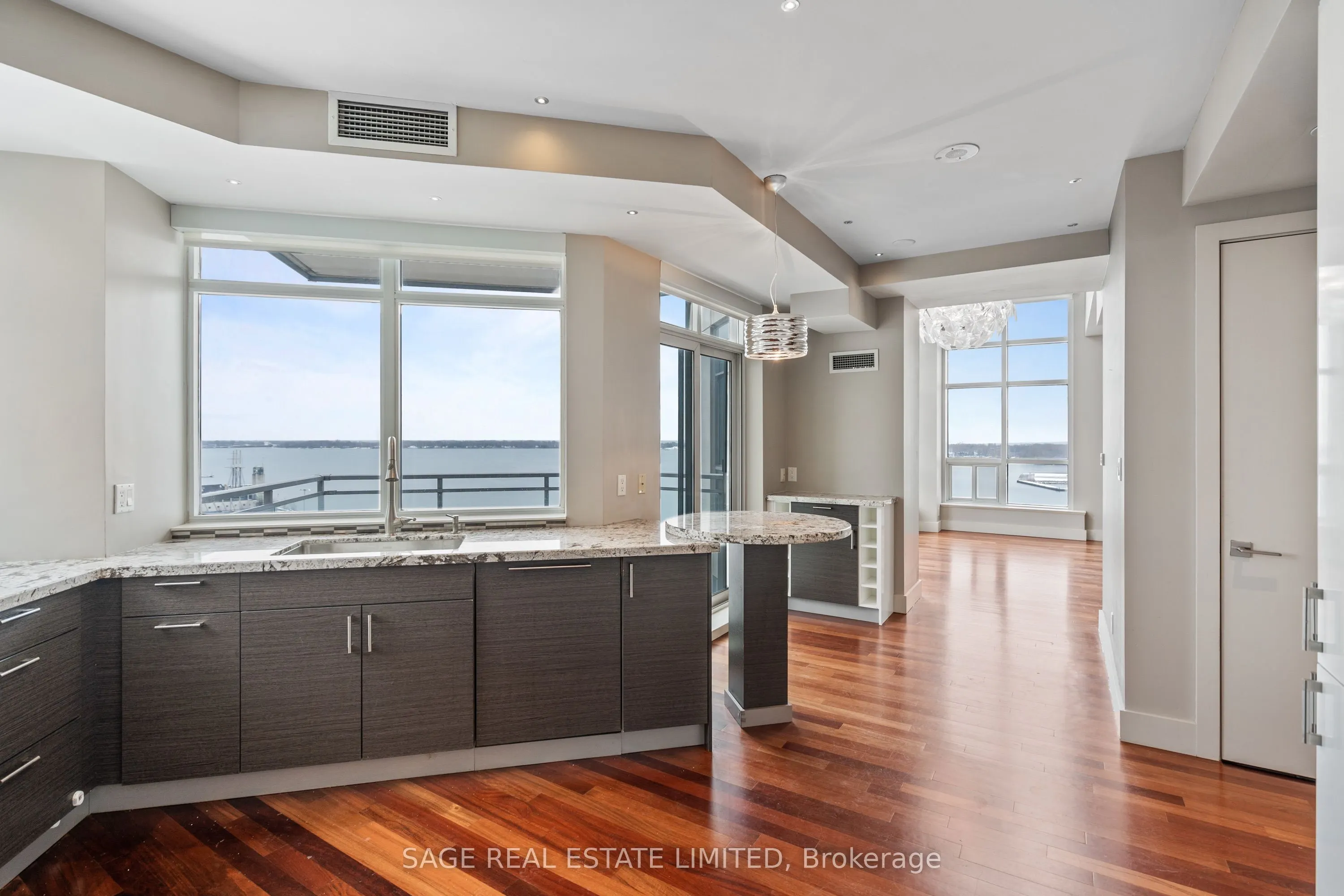 410 Queens Quay W, #LPH8