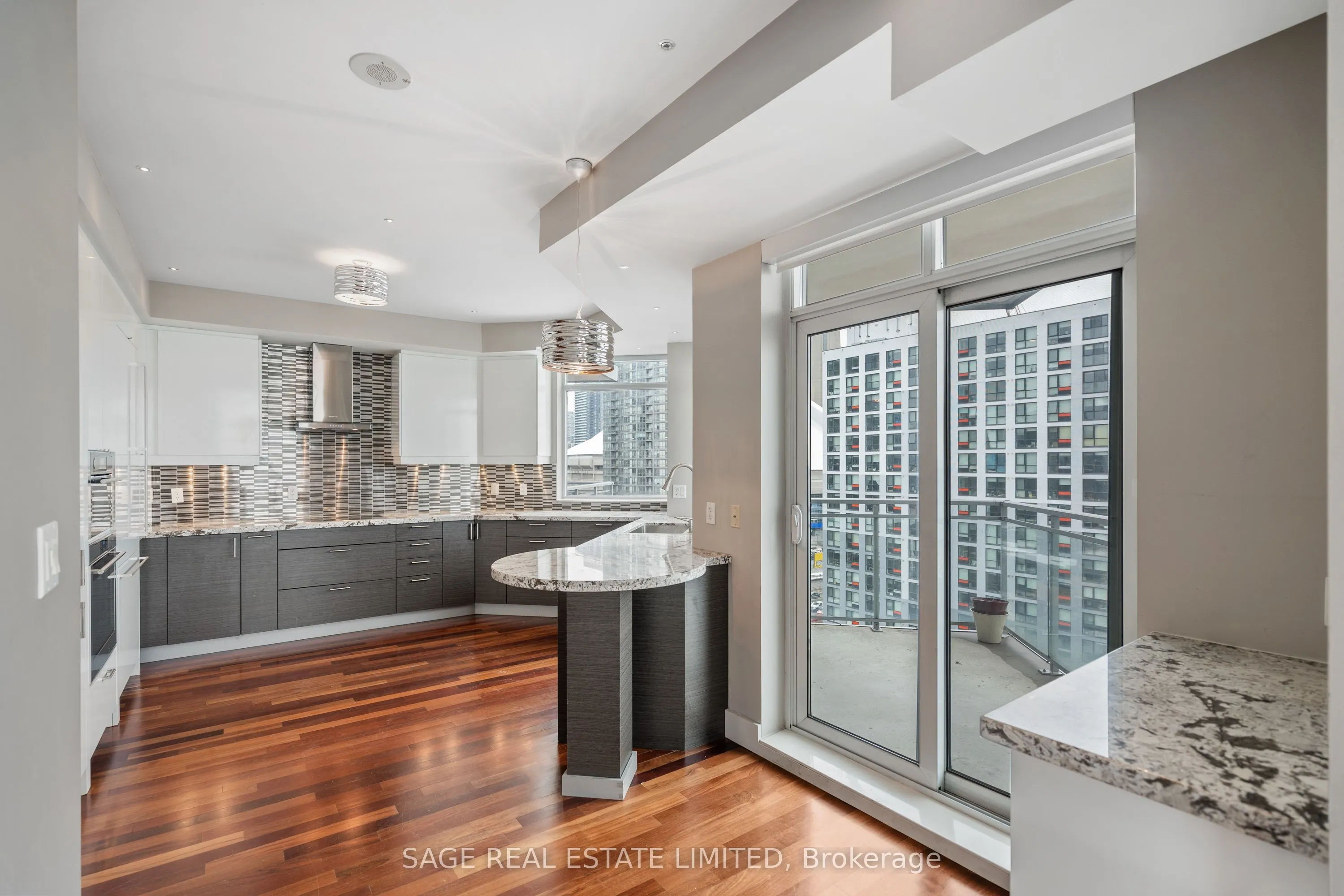 410 Queens Quay W, #LPH8