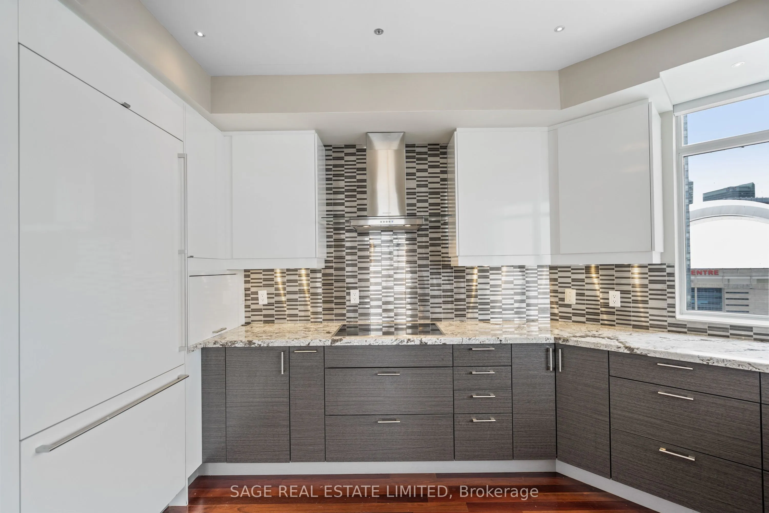 410 Queens Quay W, #LPH8