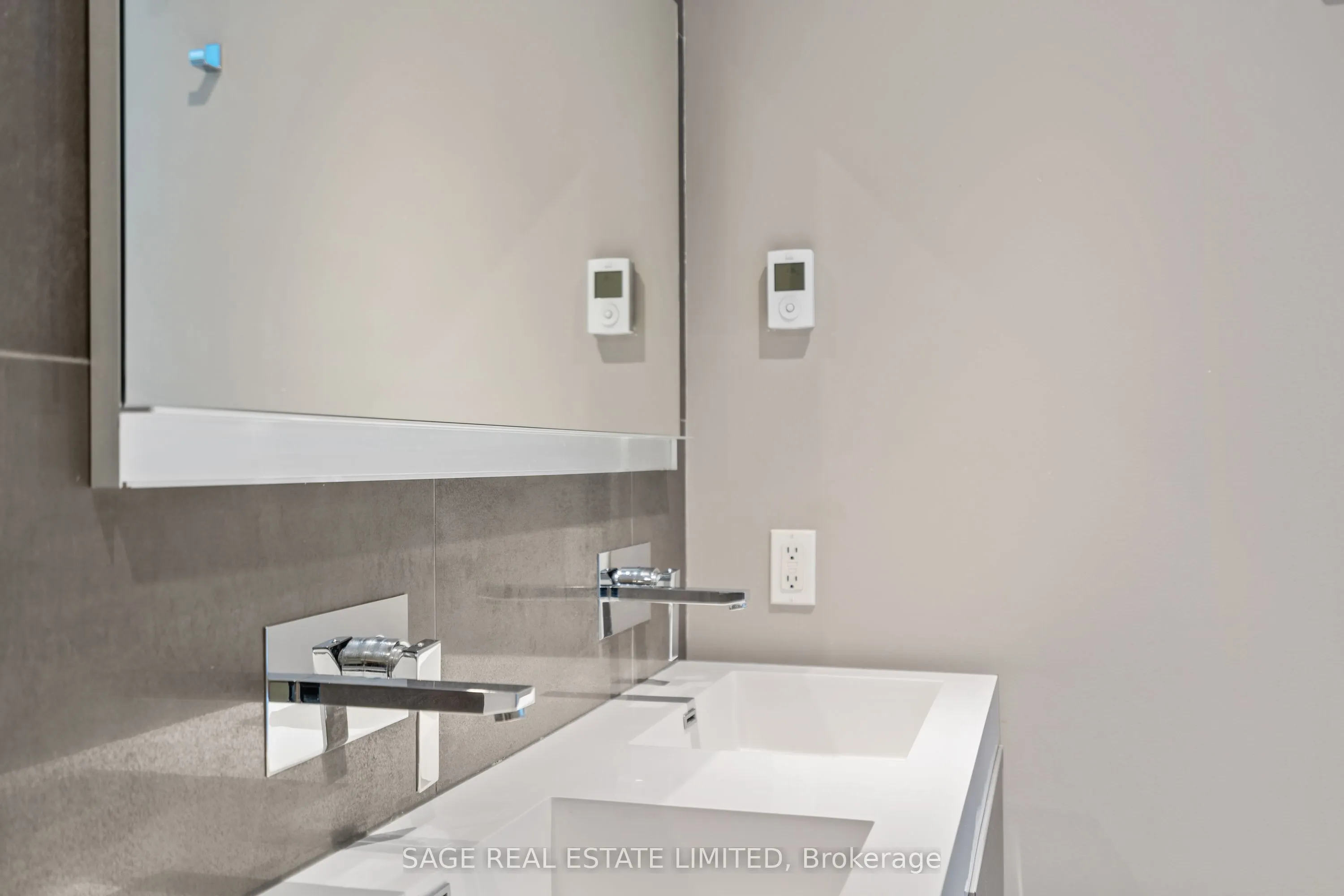 410 Queens Quay W, #LPH8