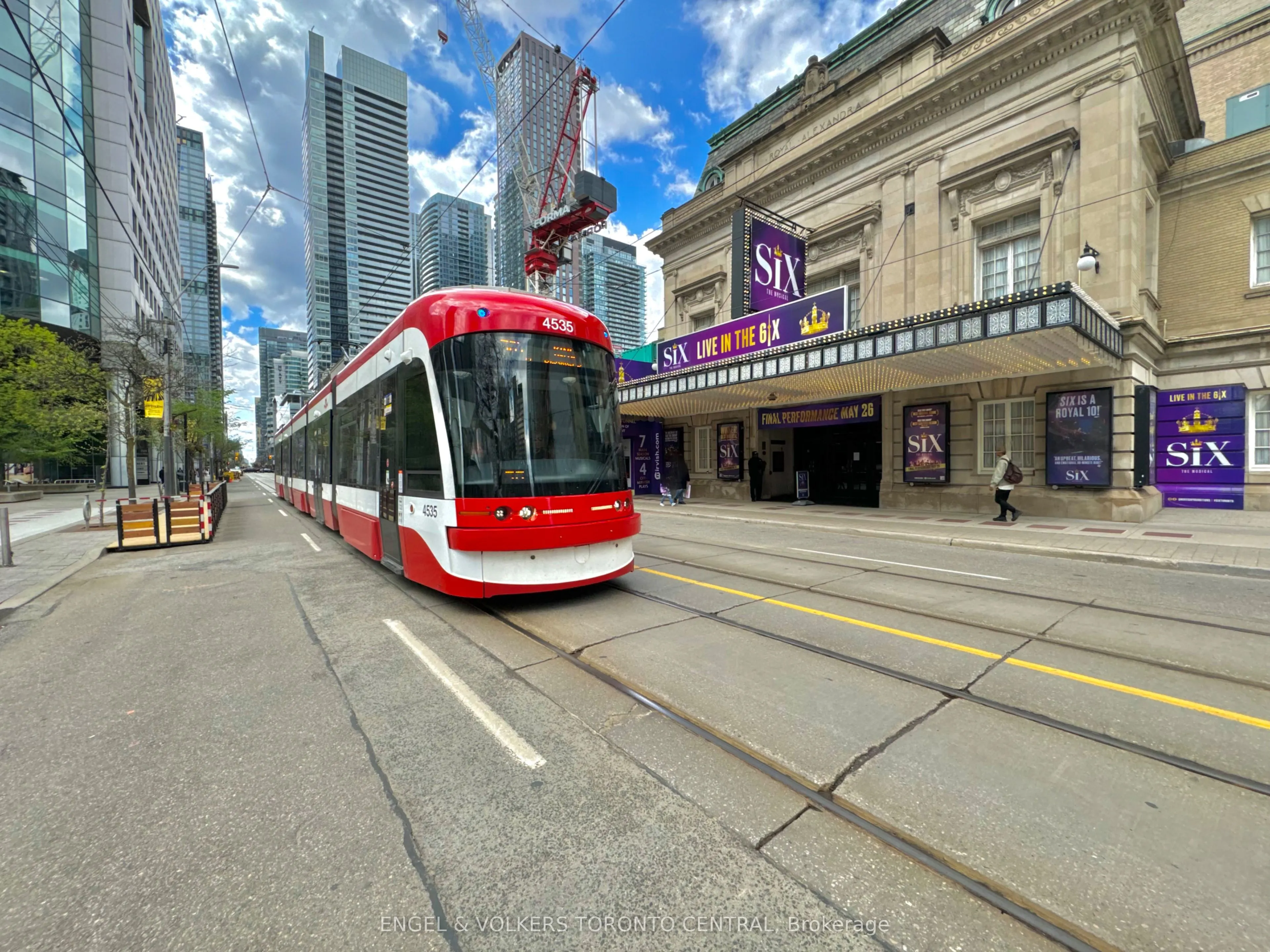 183 Wellington Street W, #3404