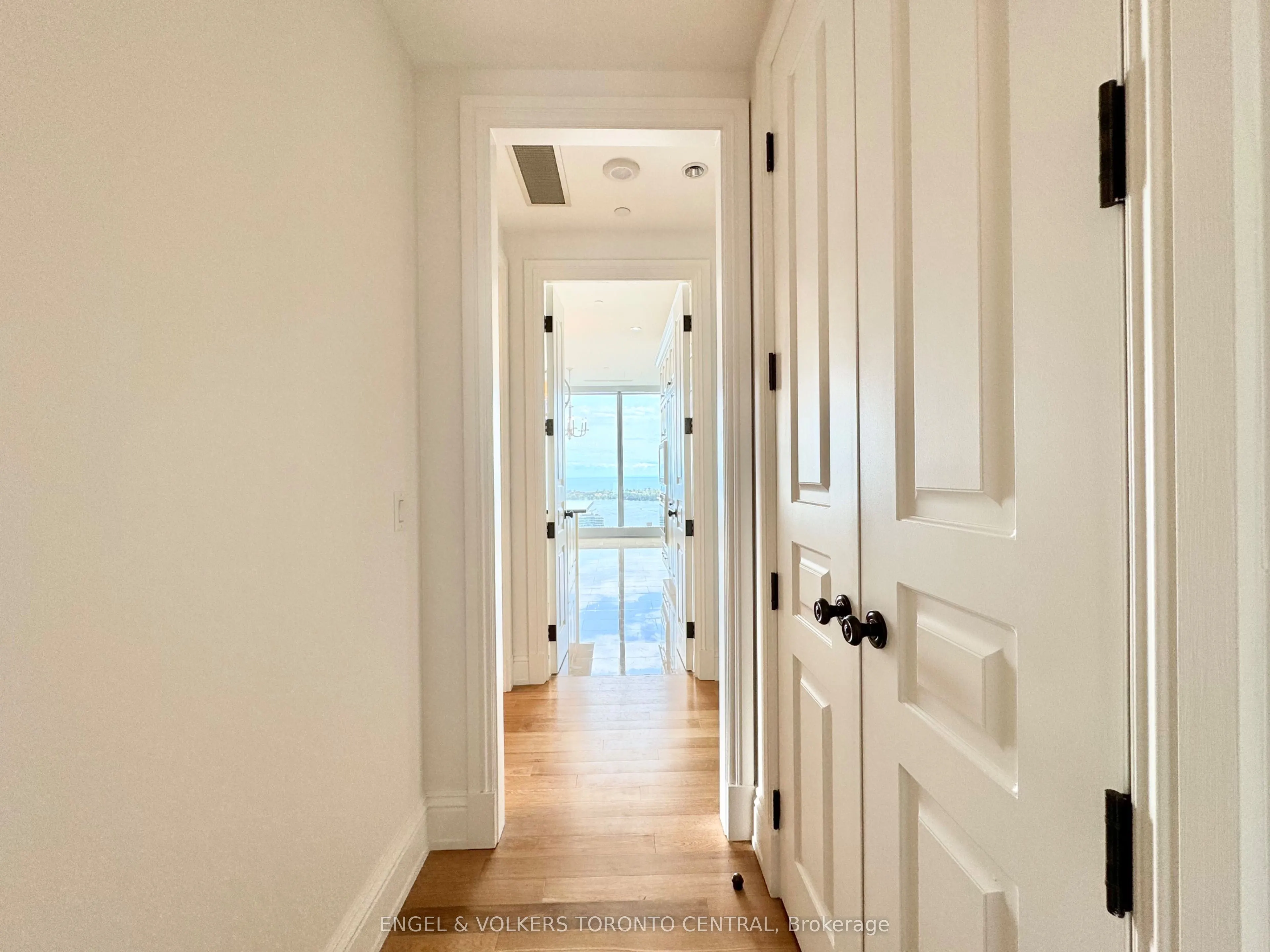 183 Wellington Street W, #3404
