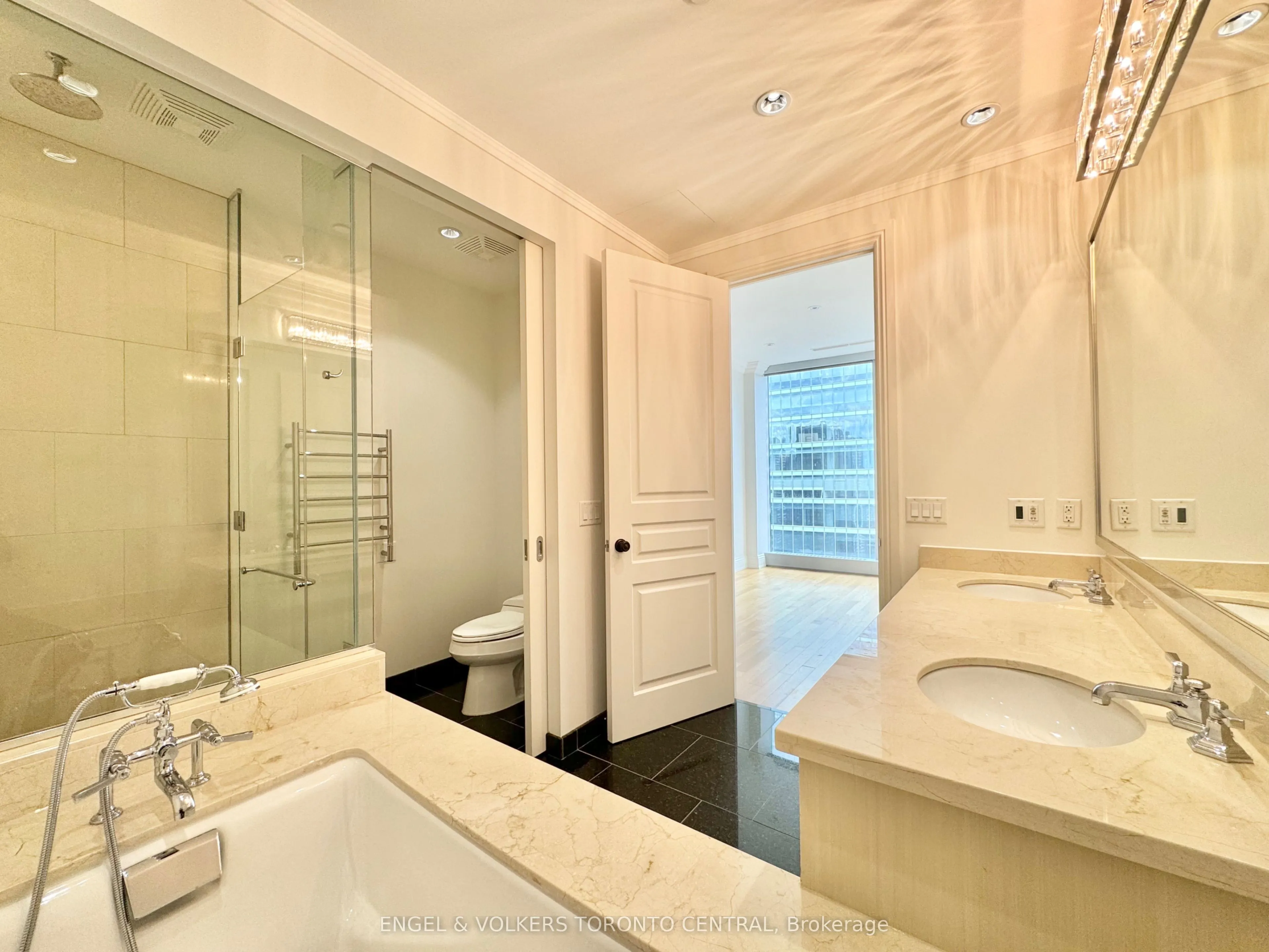 183 Wellington Street W, #3404