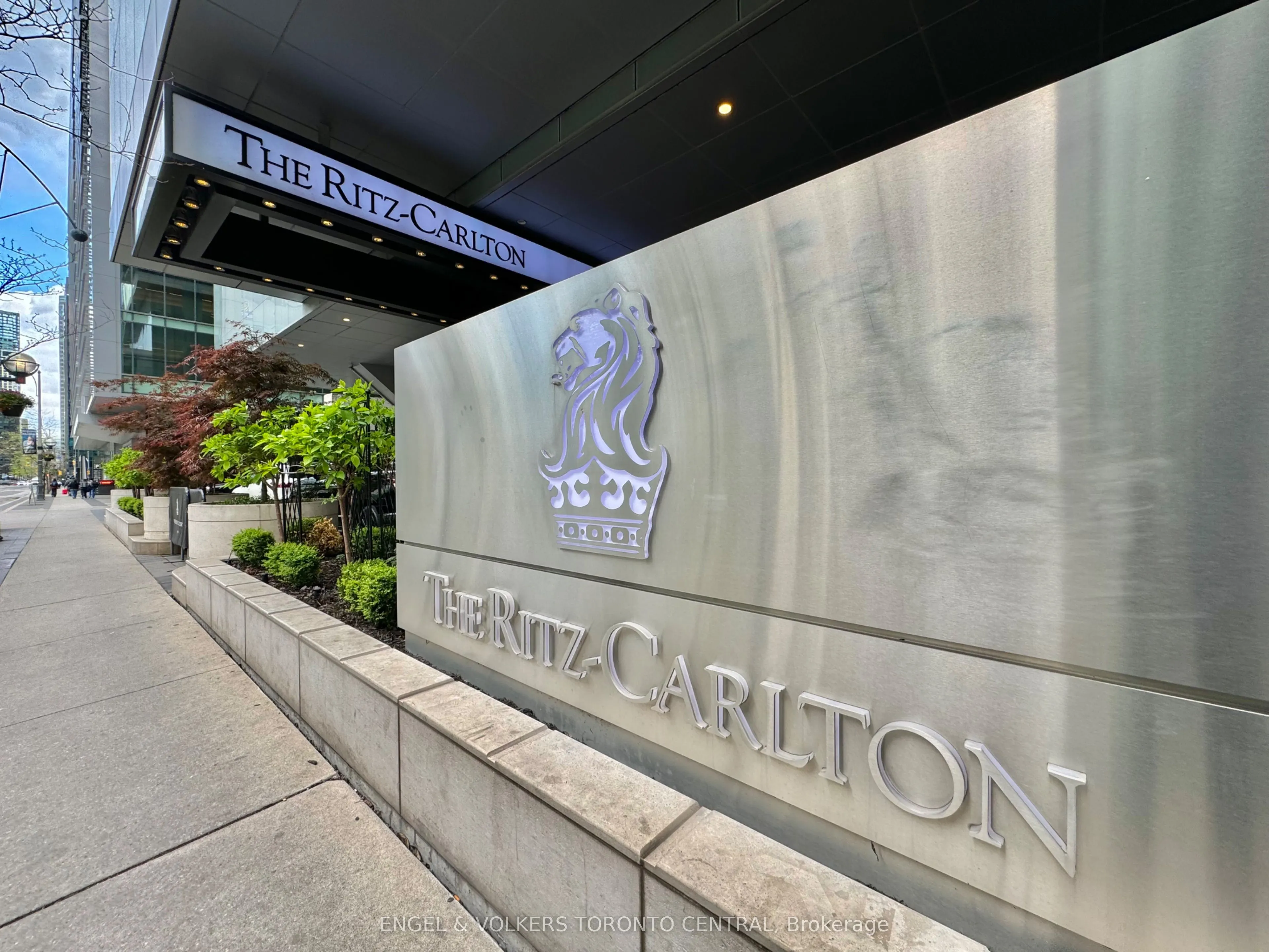 183 Wellington Street W, #3404