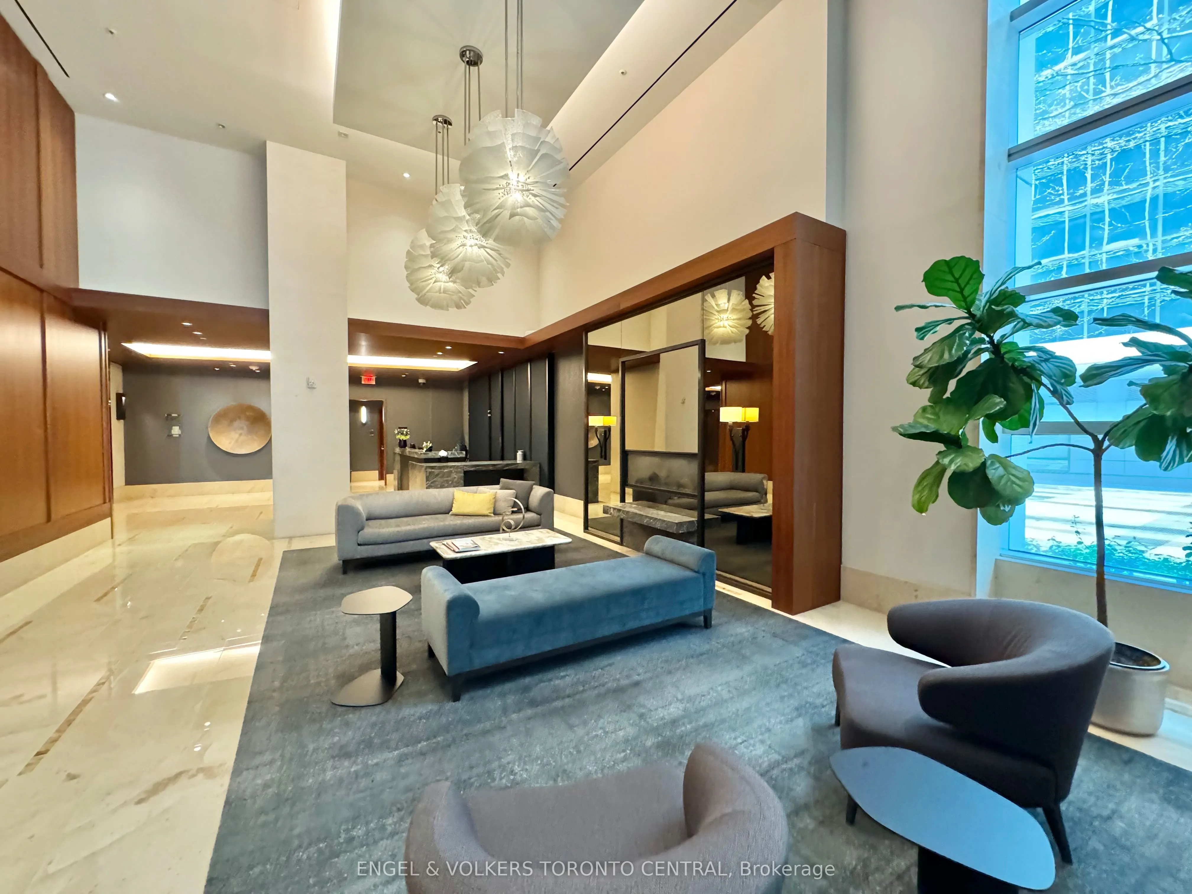 183 Wellington Street W, #3404