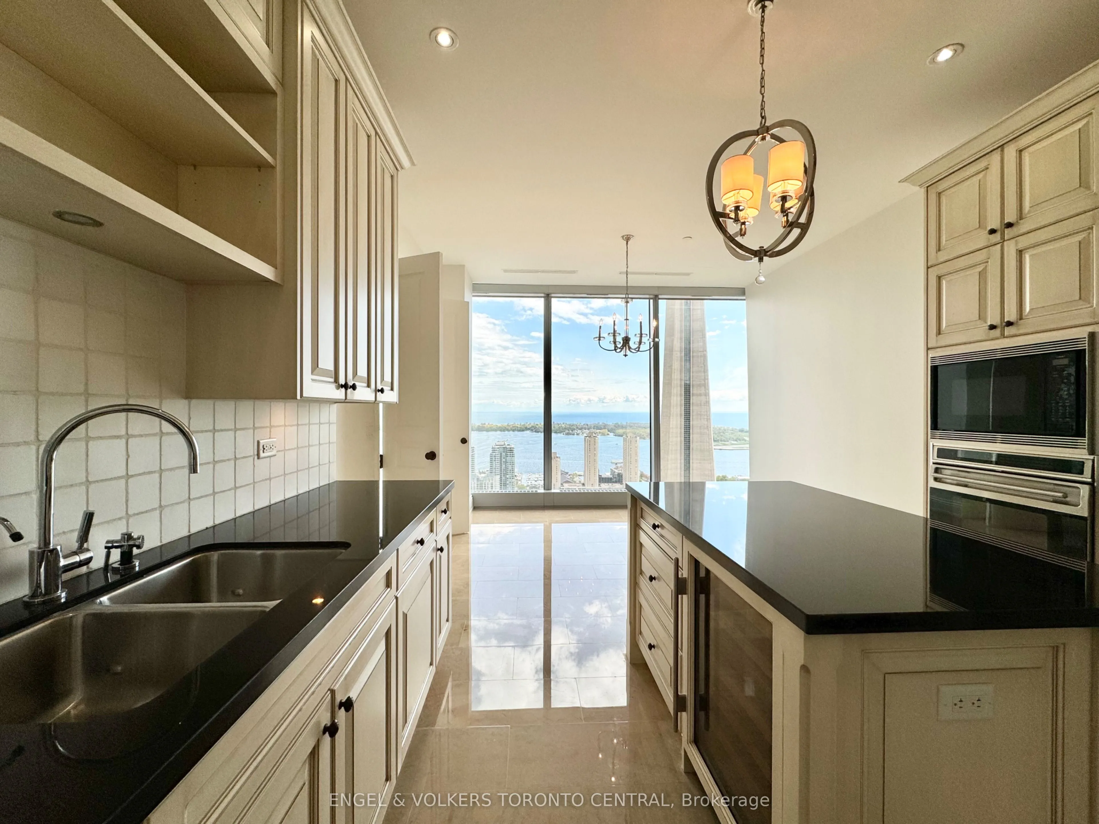 183 Wellington Street W, #3404