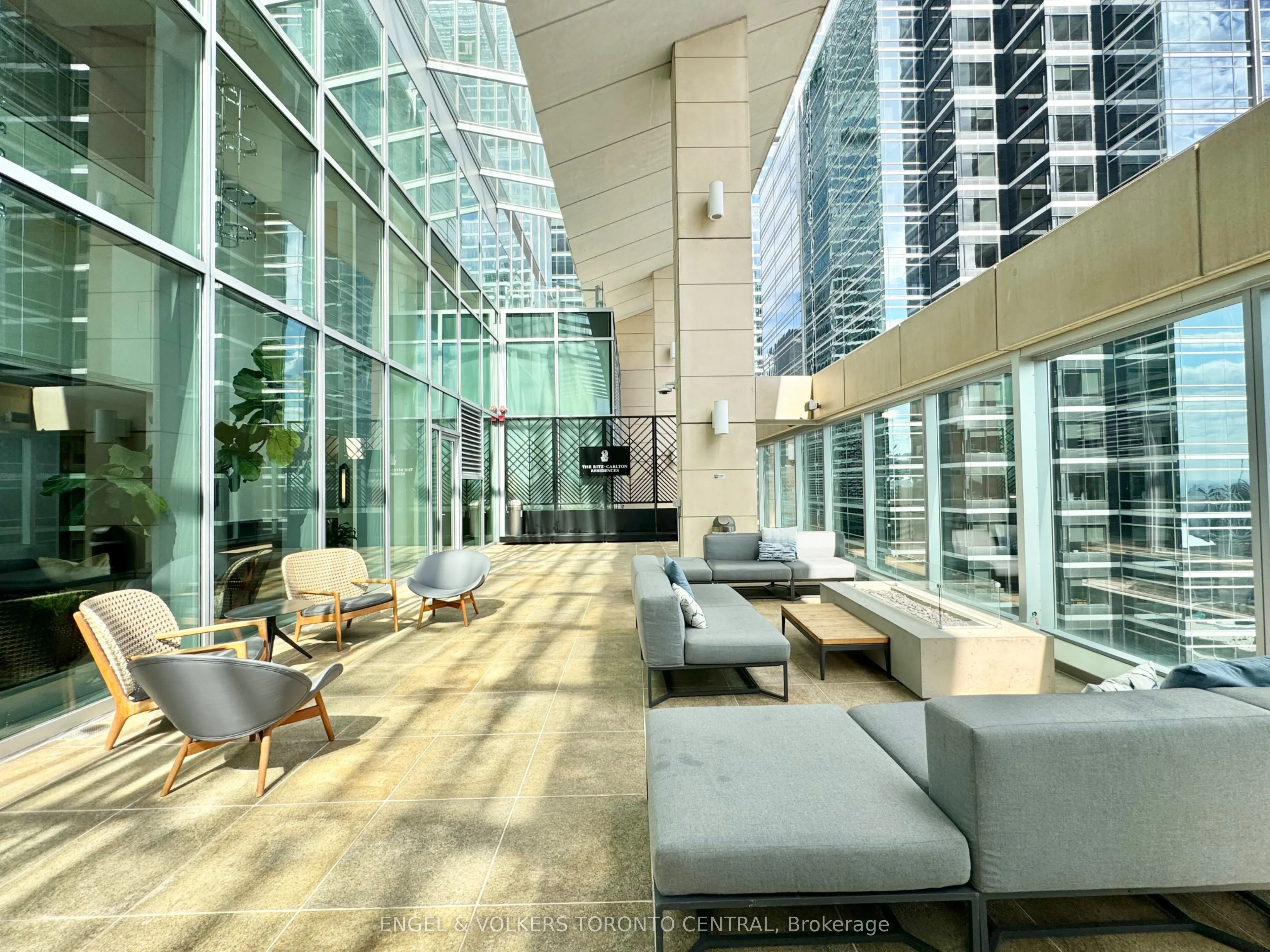 183 Wellington Street W, #3404