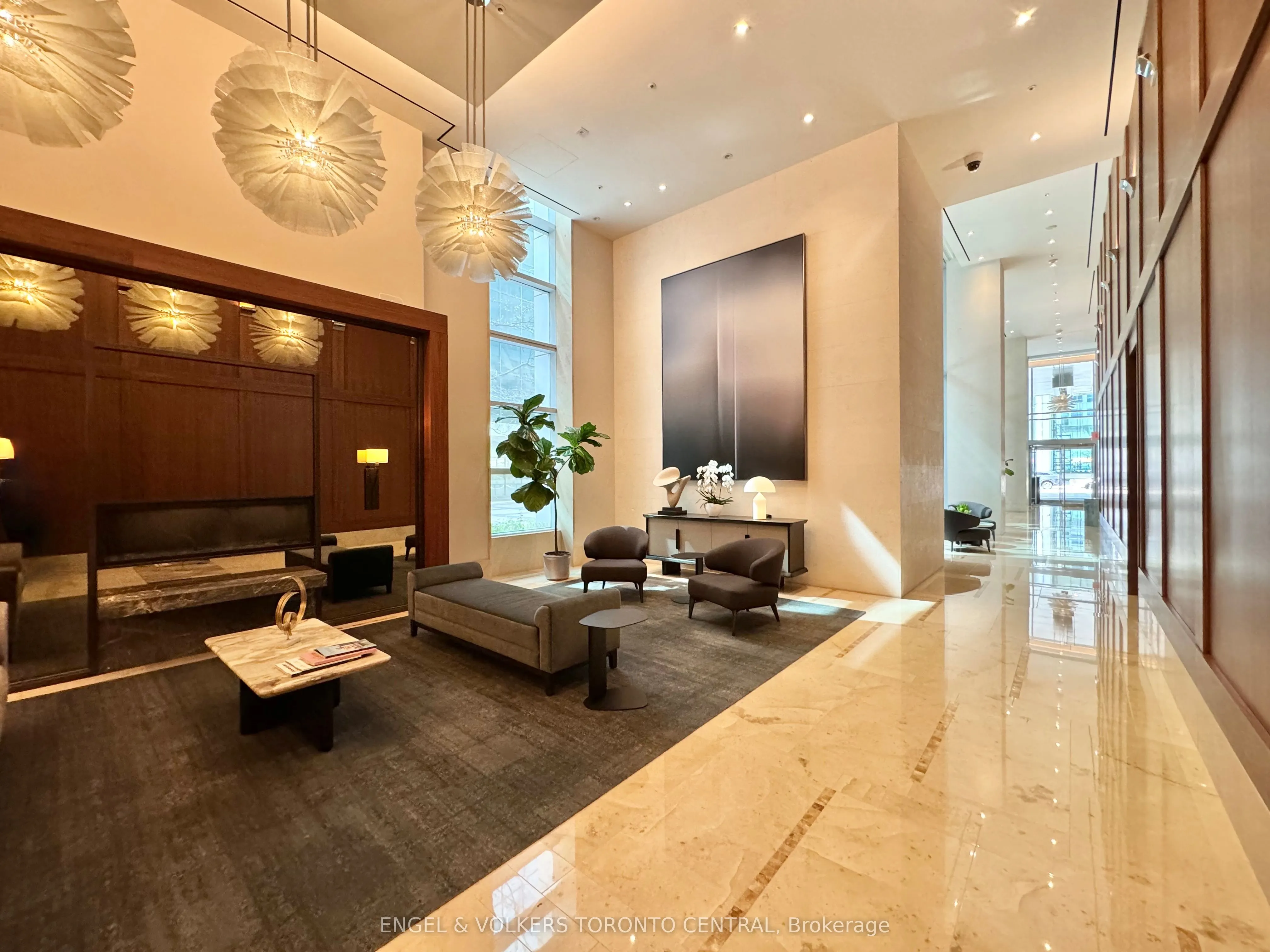 183 Wellington Street W, #3404