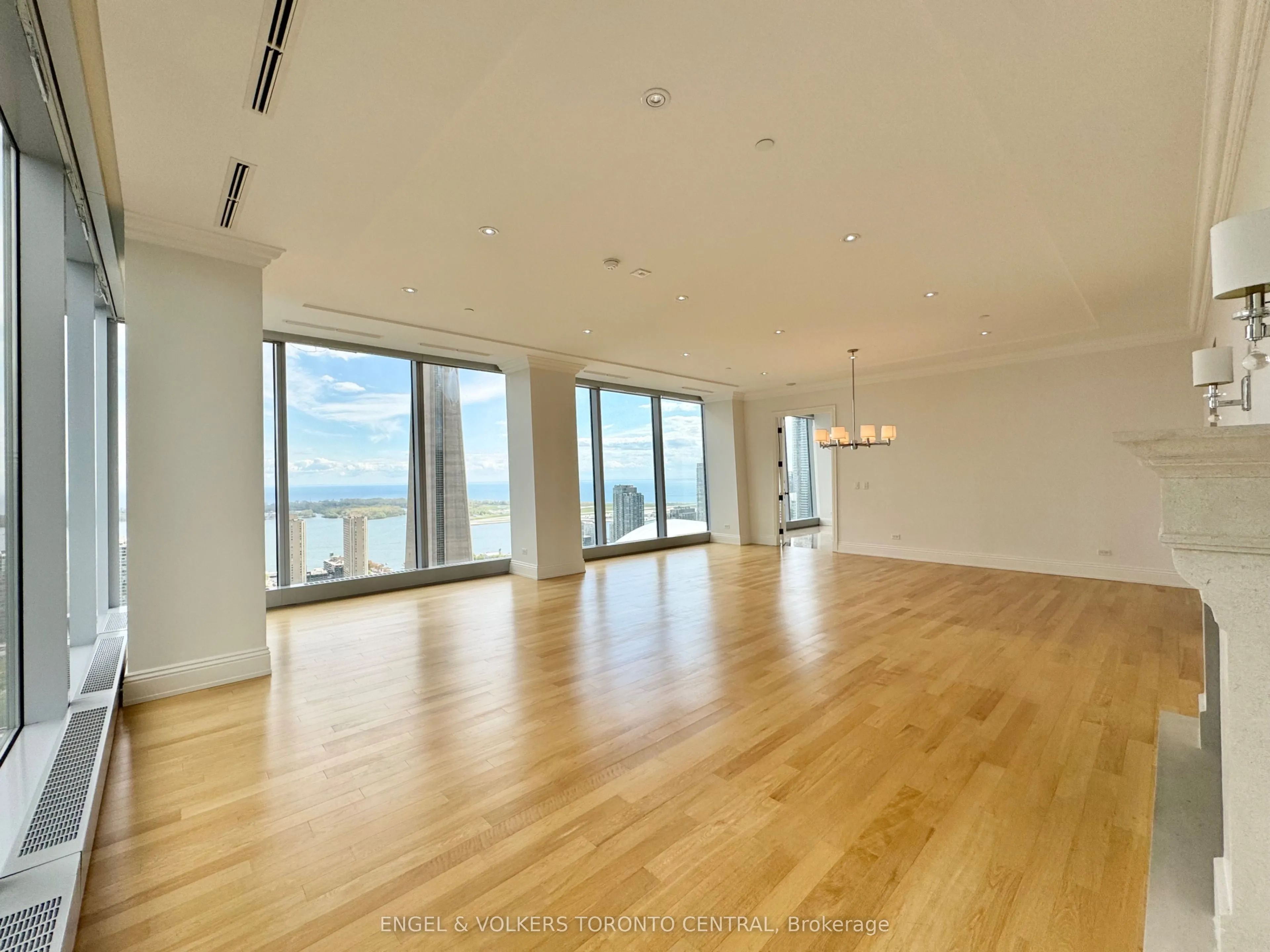183 Wellington Street W, #3404