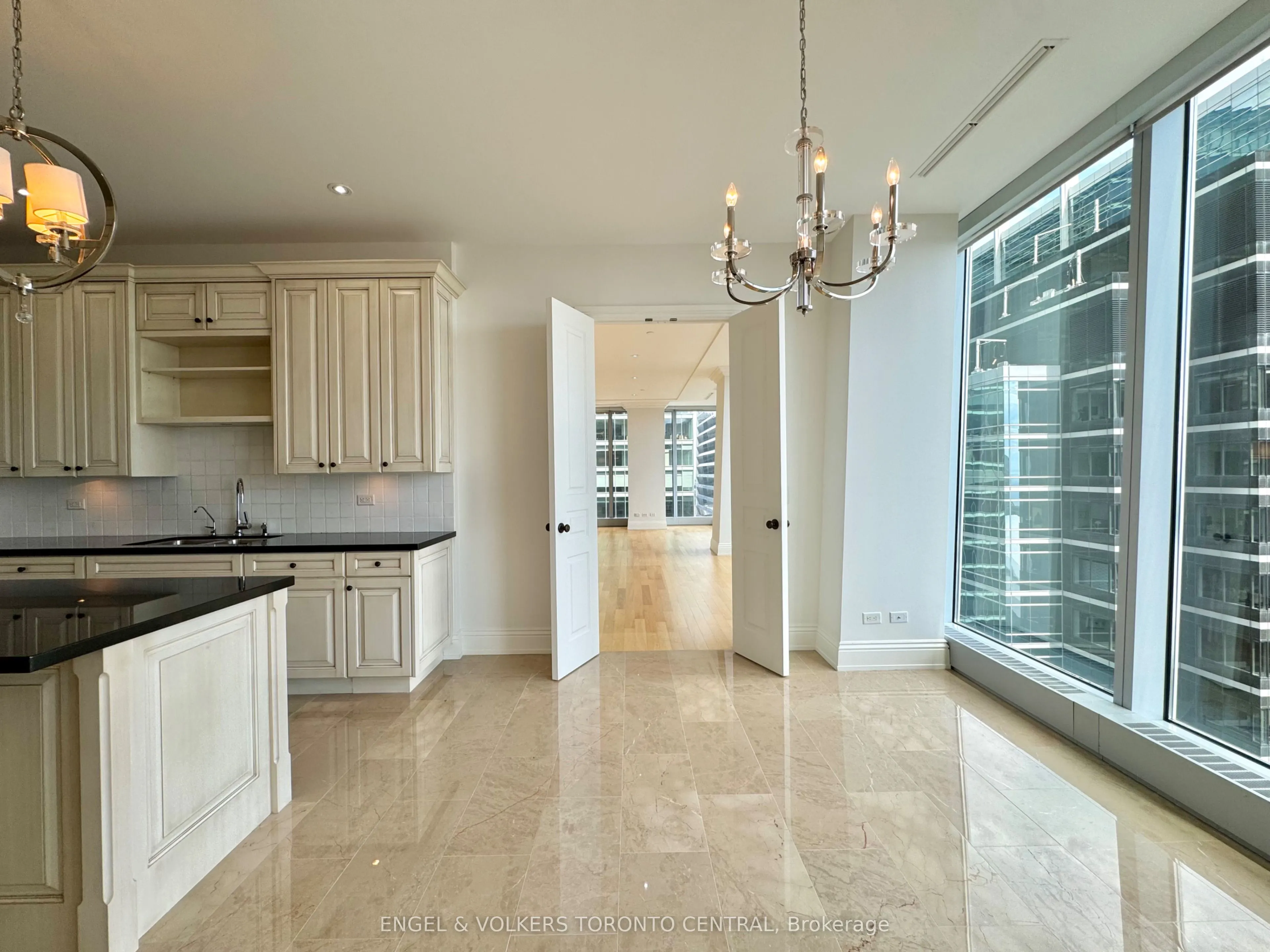 183 Wellington Street W, #3404