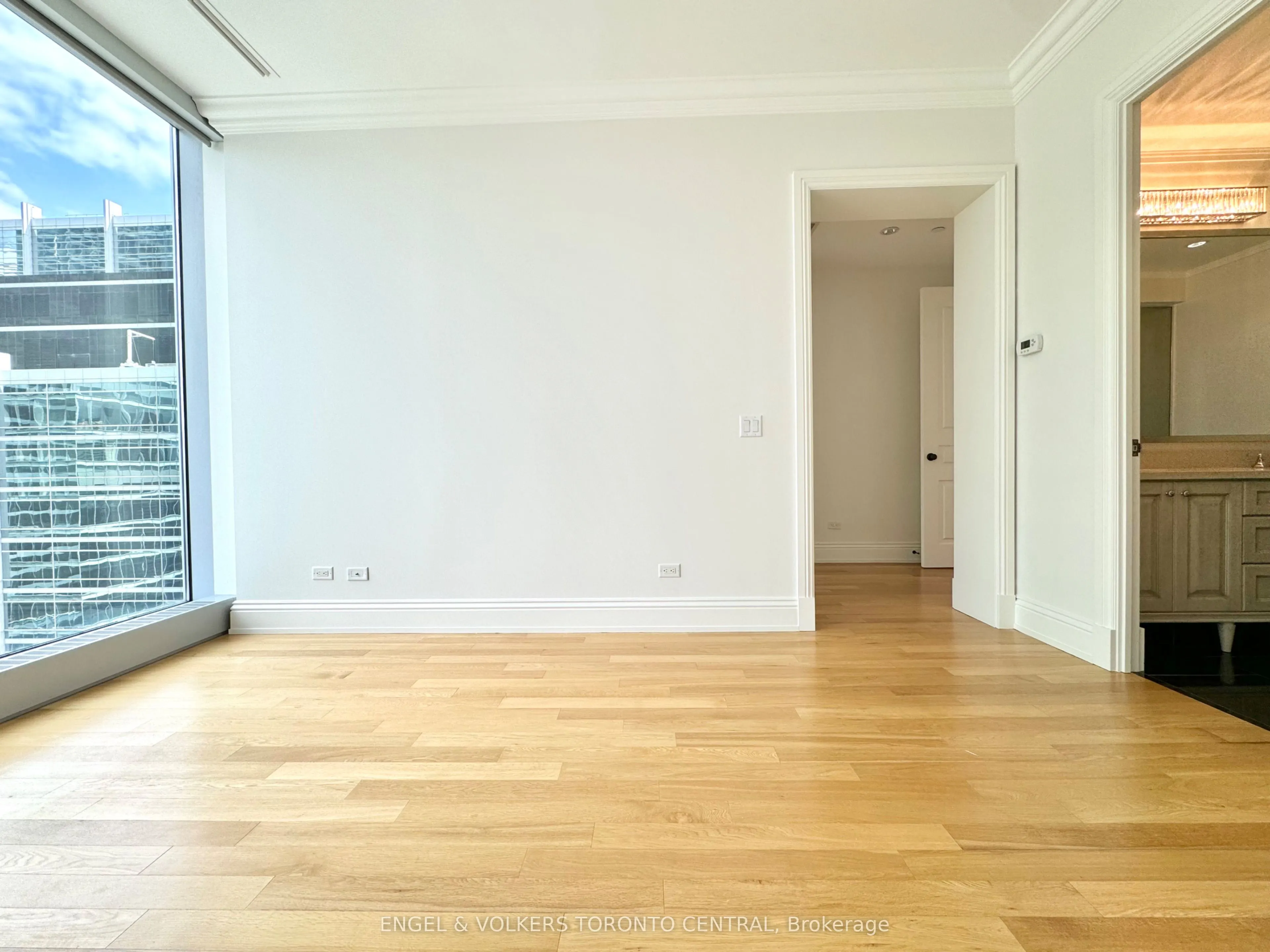 183 Wellington Street W, #3404