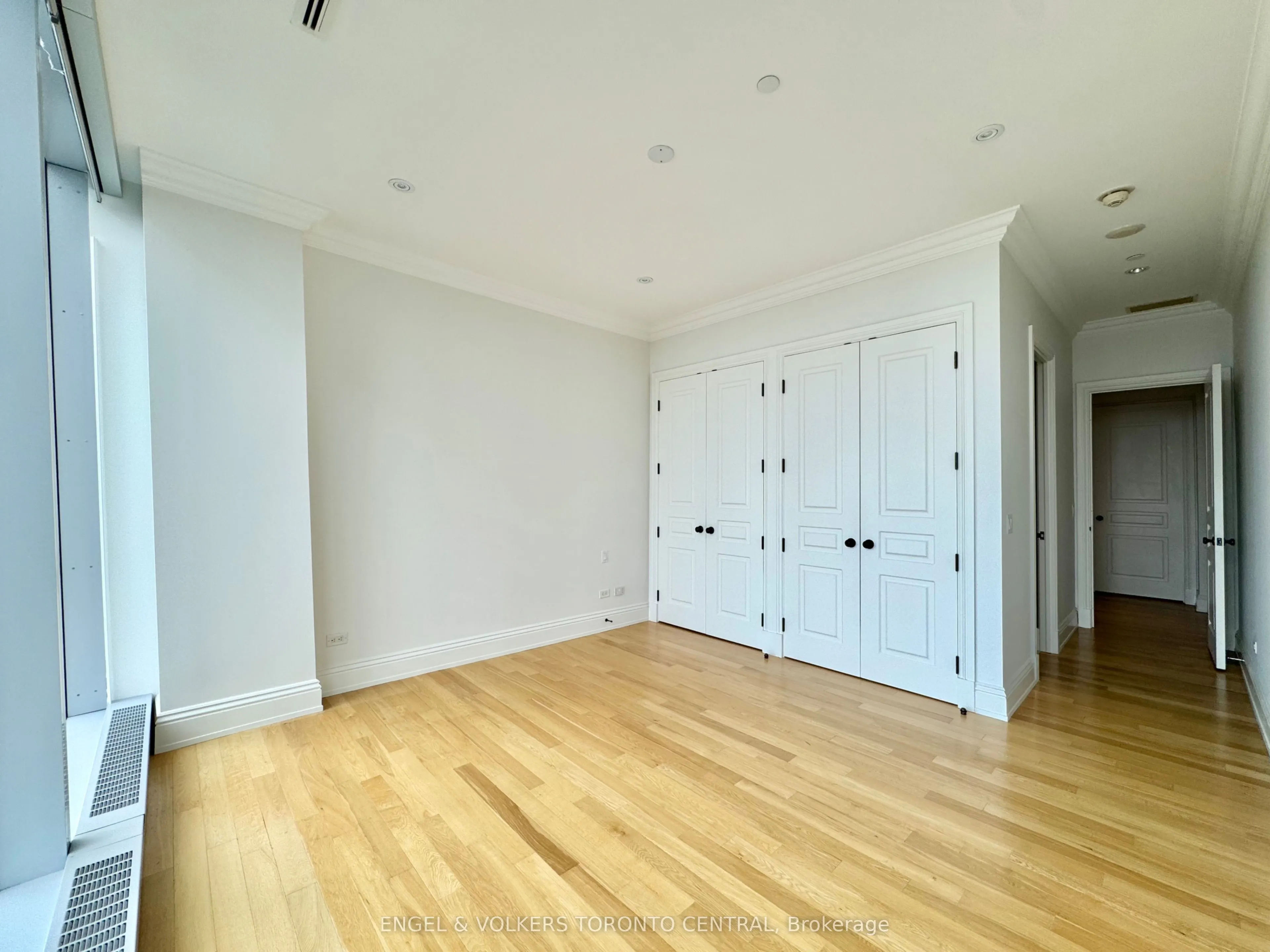 183 Wellington Street W, #3404
