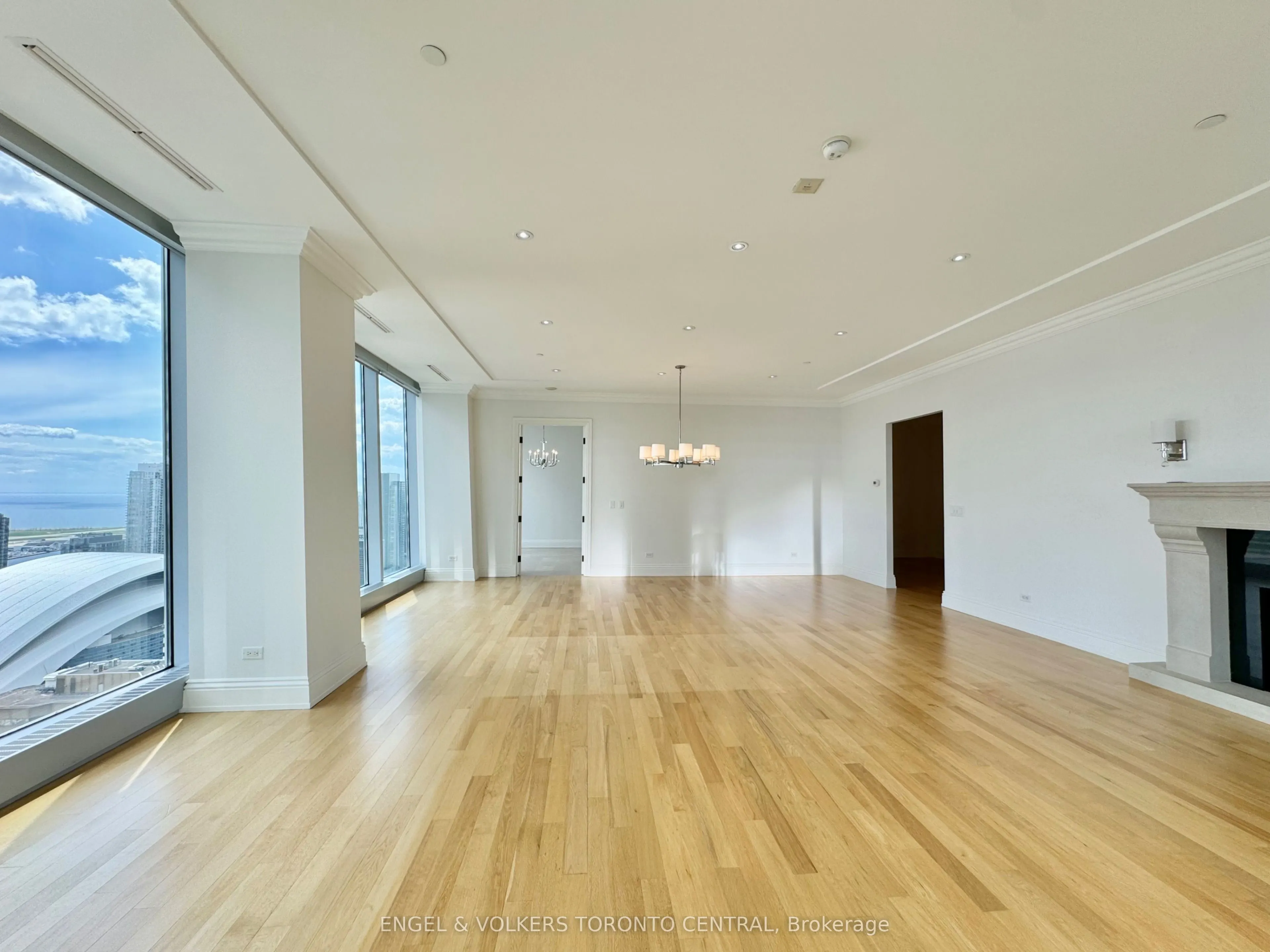 183 Wellington Street W, #3404