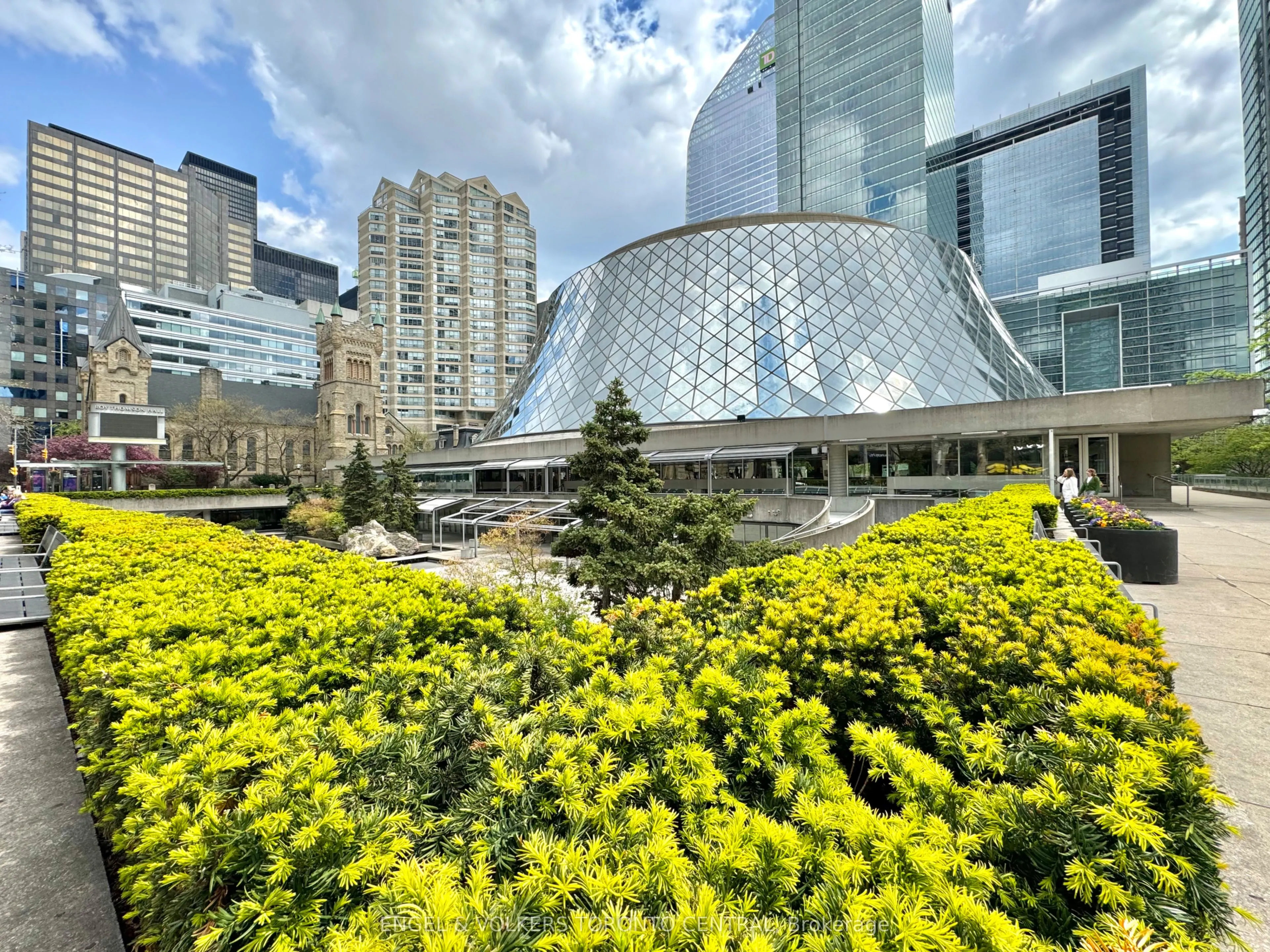 183 Wellington Street W, #3404