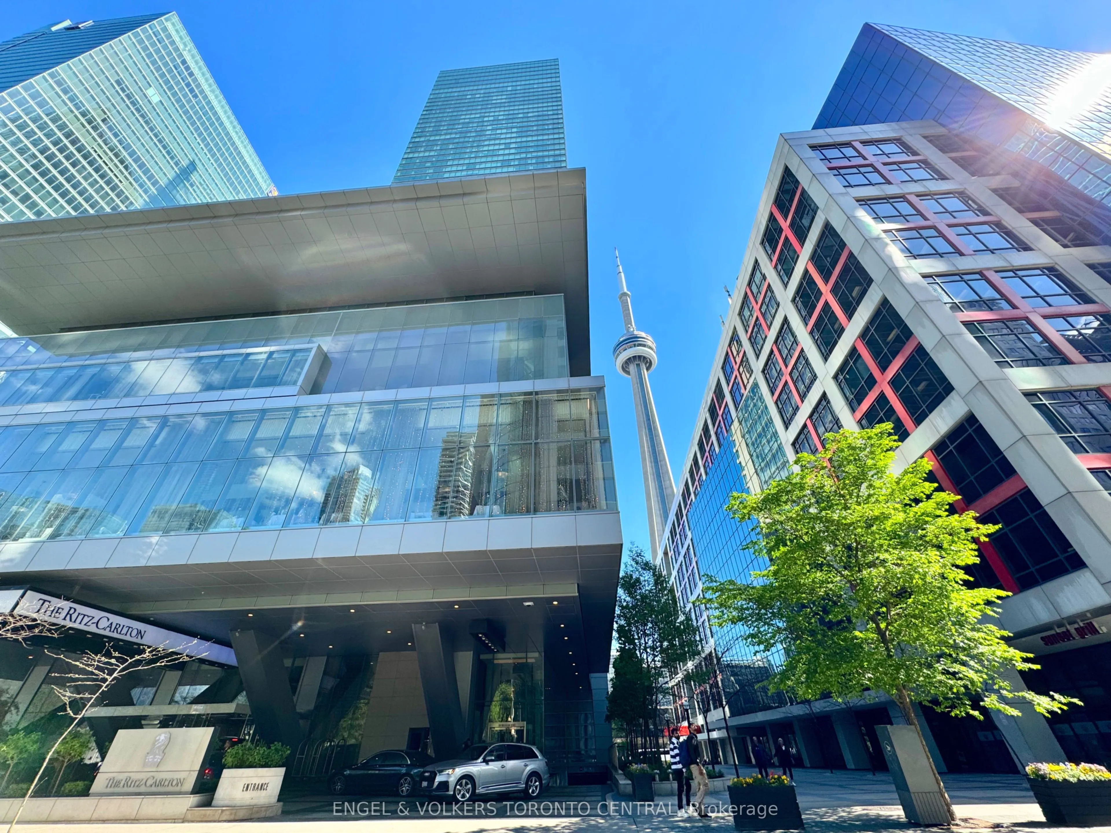 183 Wellington Street W, #3404