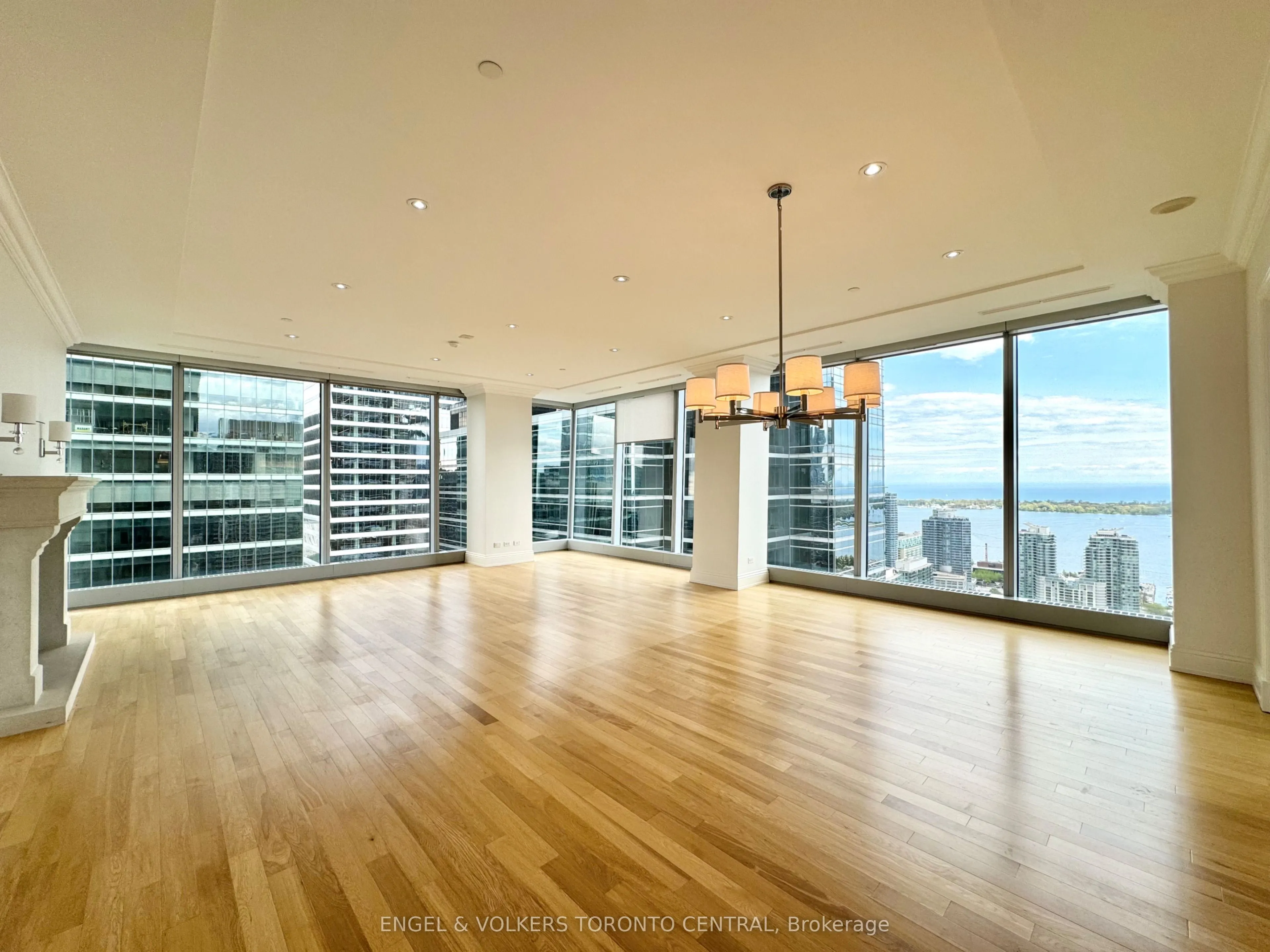 183 Wellington Street W, #3404