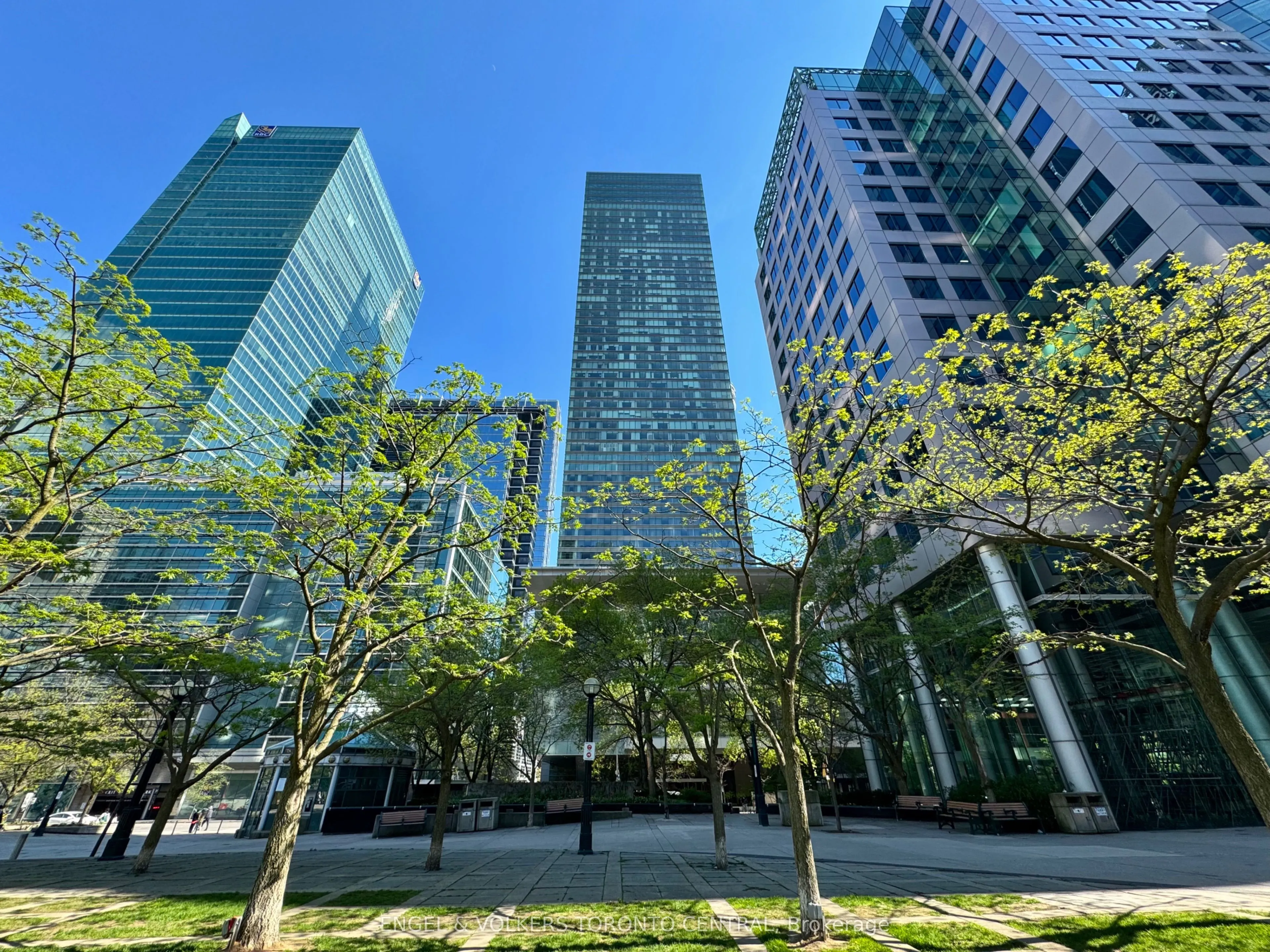 183 Wellington Street W, #3404