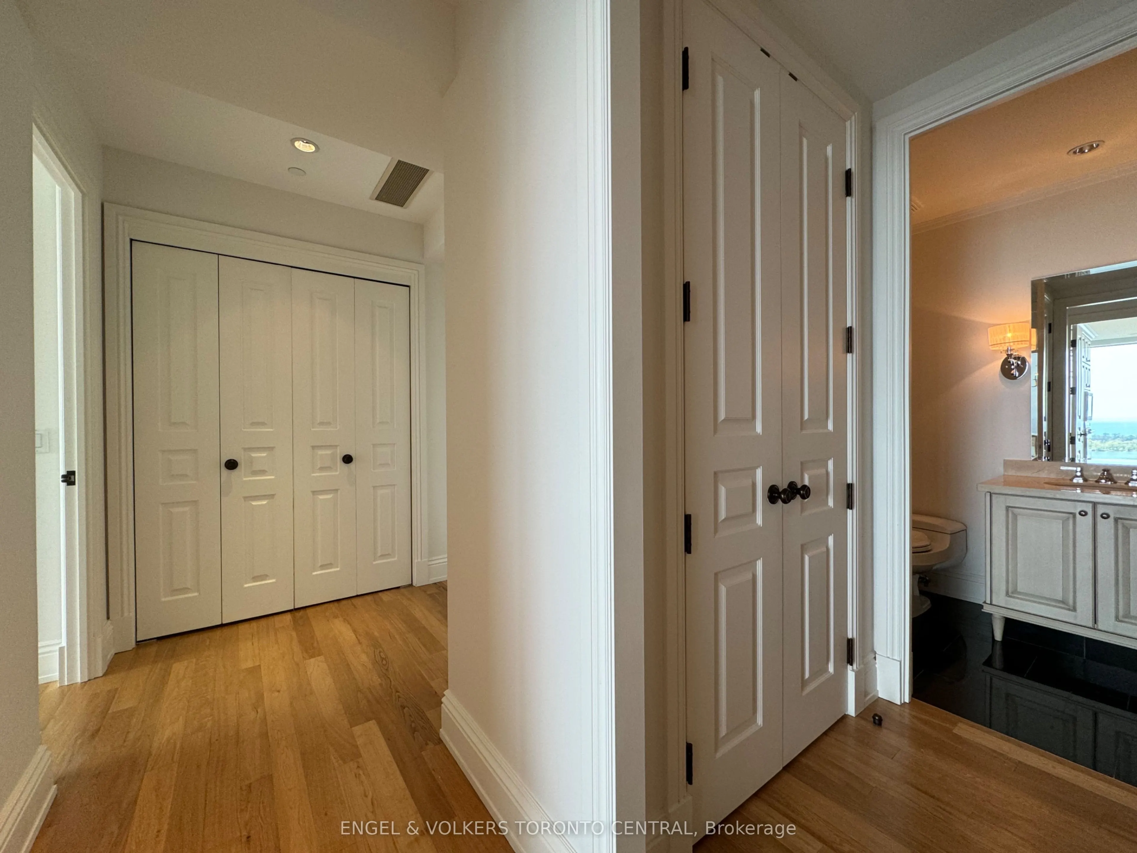 183 Wellington Street W, #3404