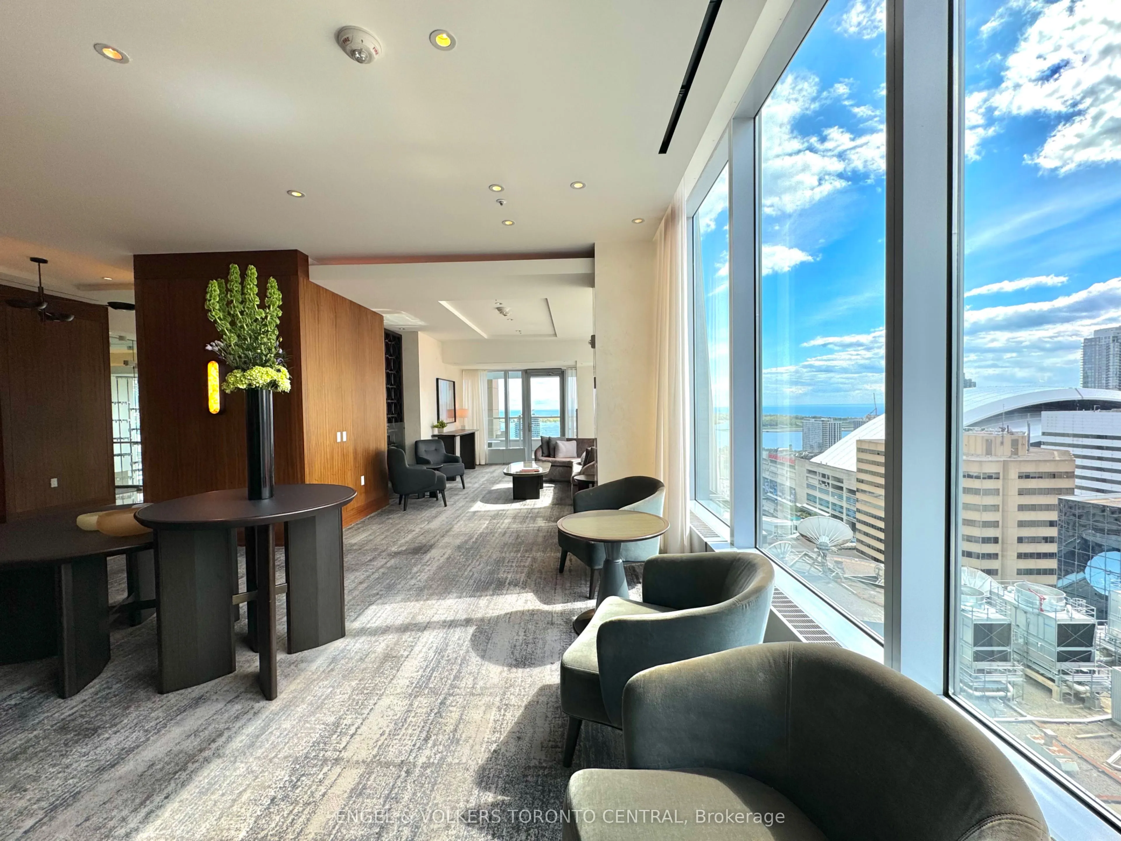 183 Wellington Street W, #3404
