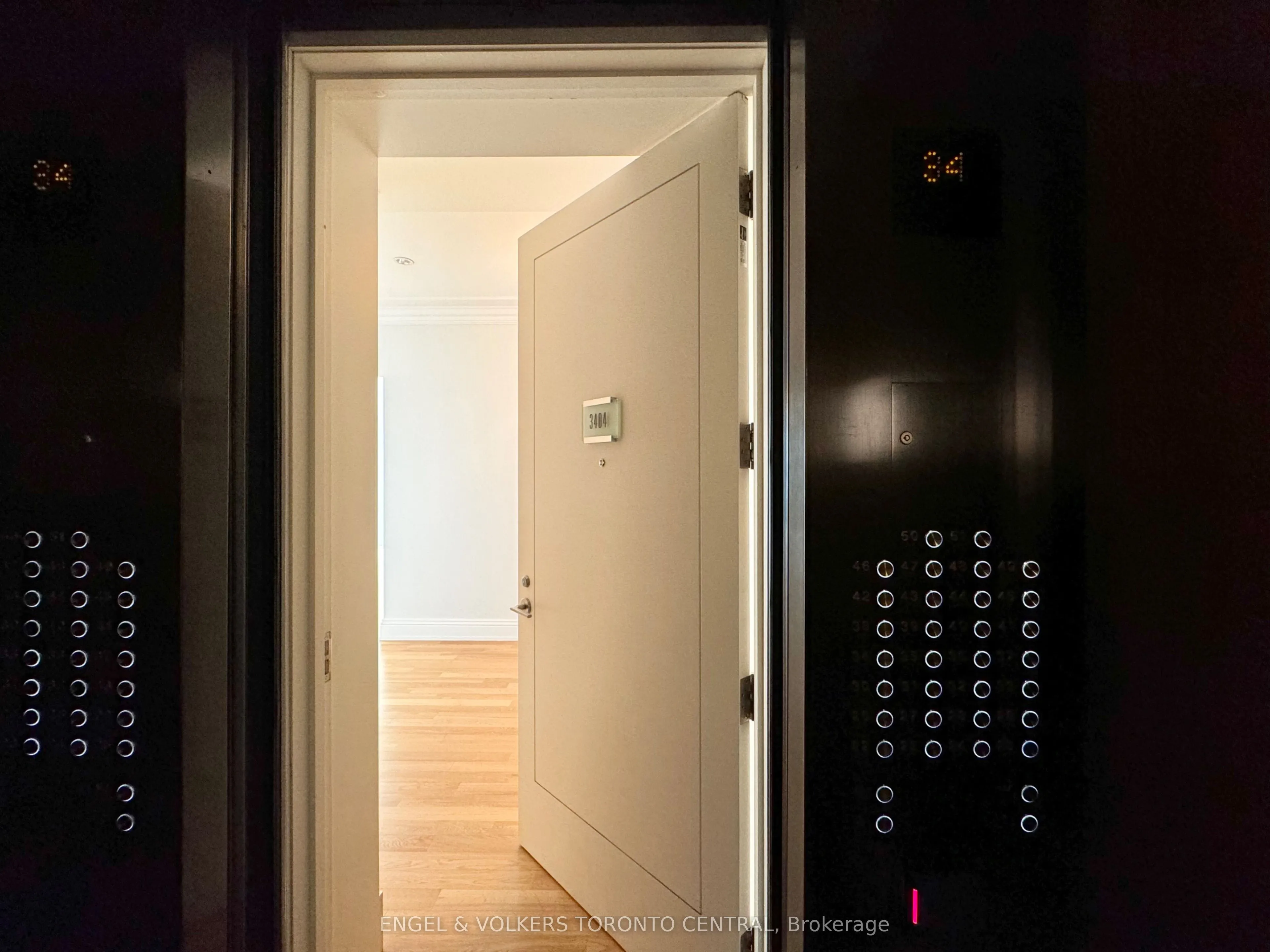 183 Wellington Street W, #3404