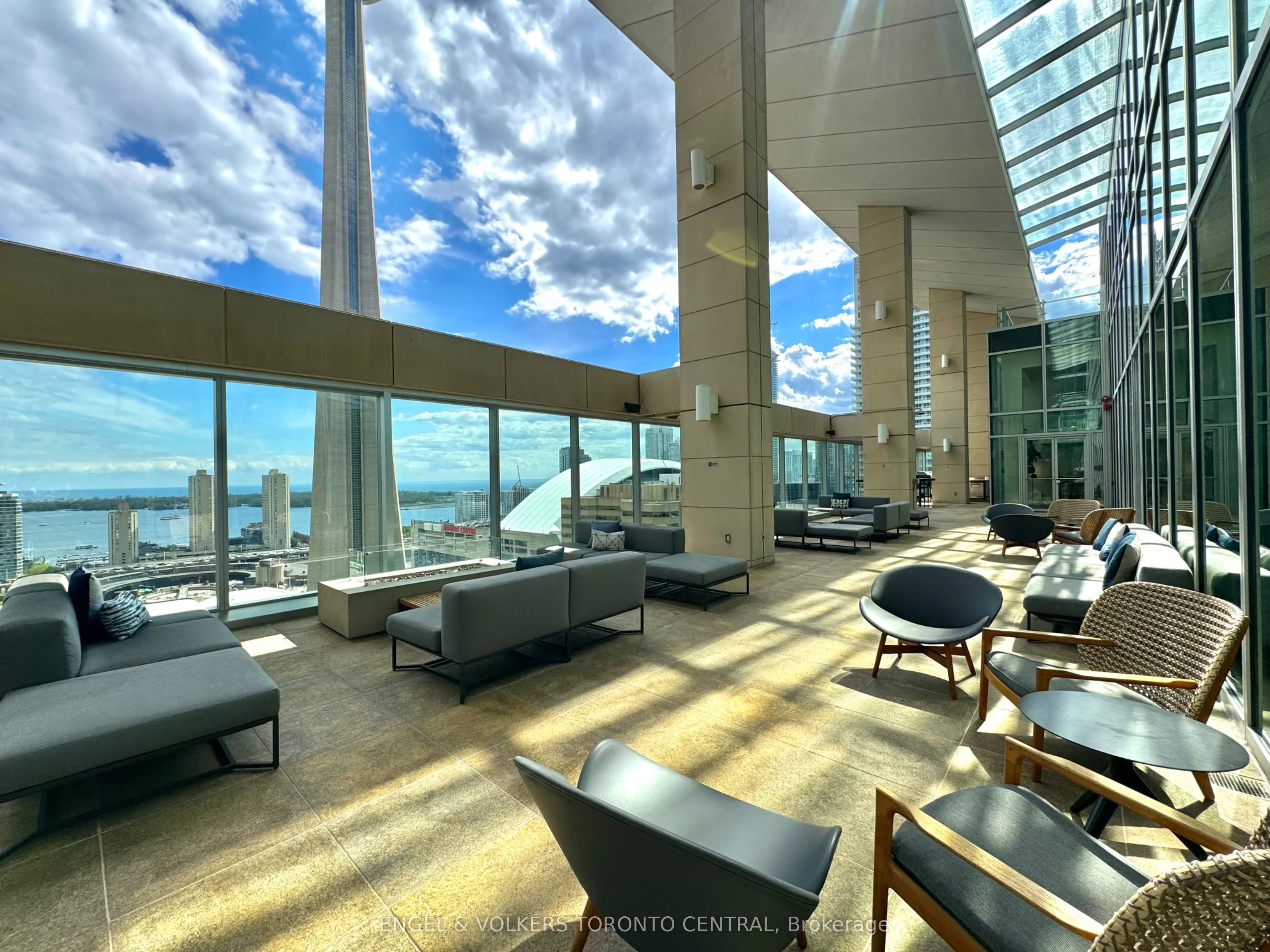 183 Wellington Street W, #3404