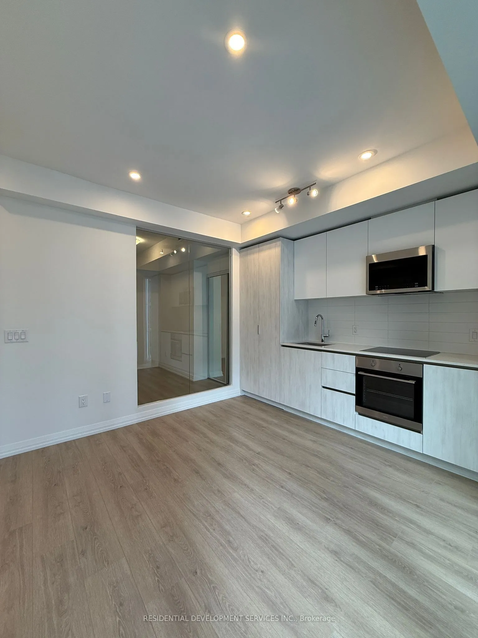 28 Widmer Street, #2721