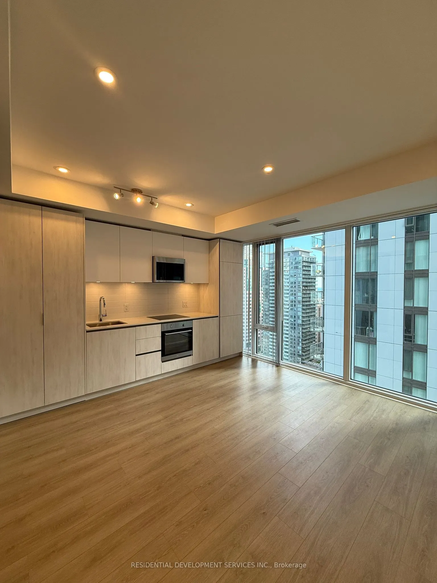 28 Widmer Street, #2721