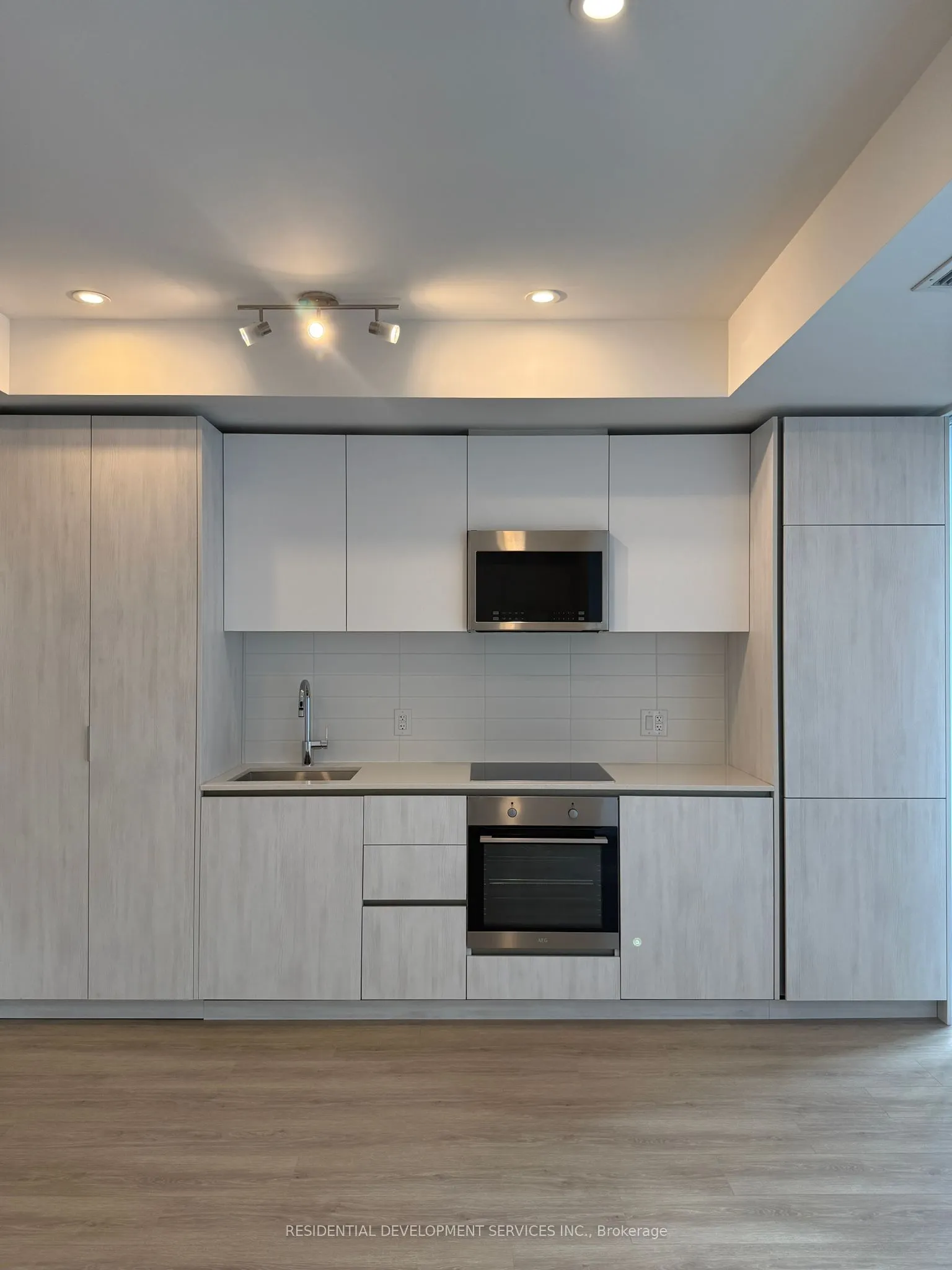28 Widmer Street, #2721