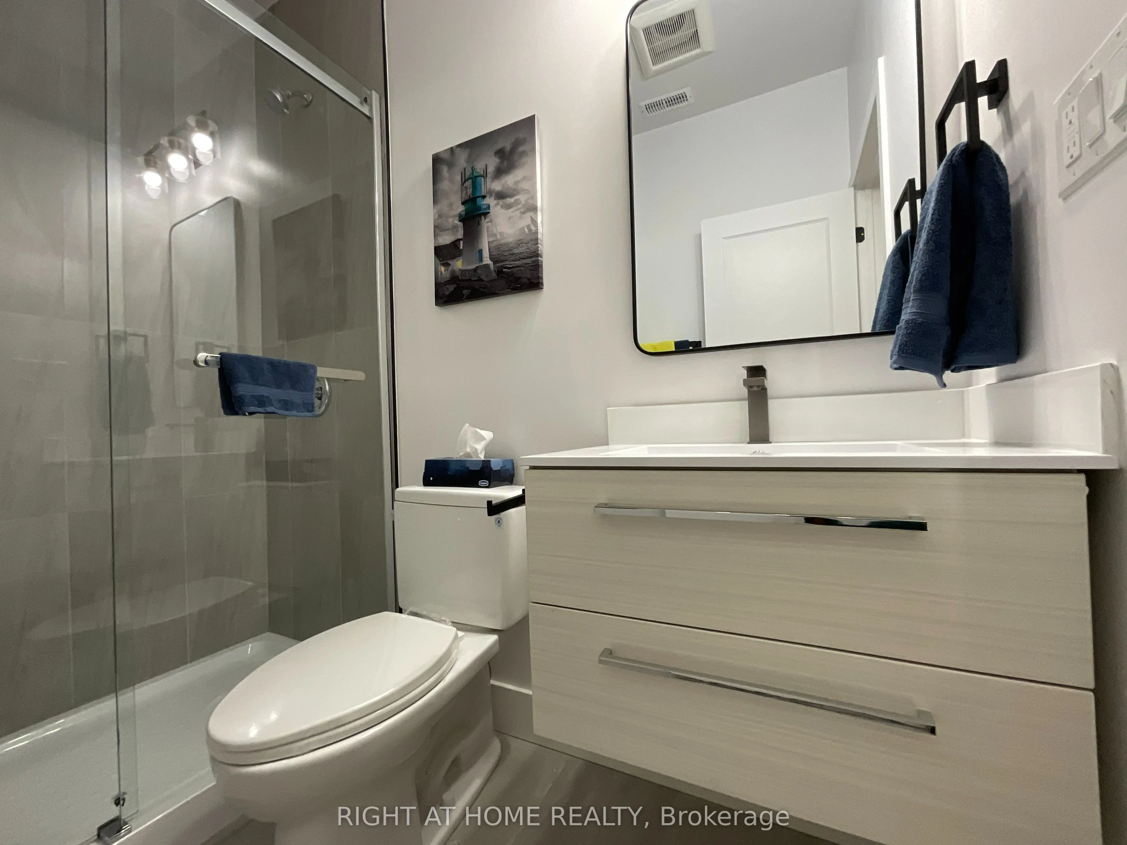 674 Manning Avenue, #Main Floor
