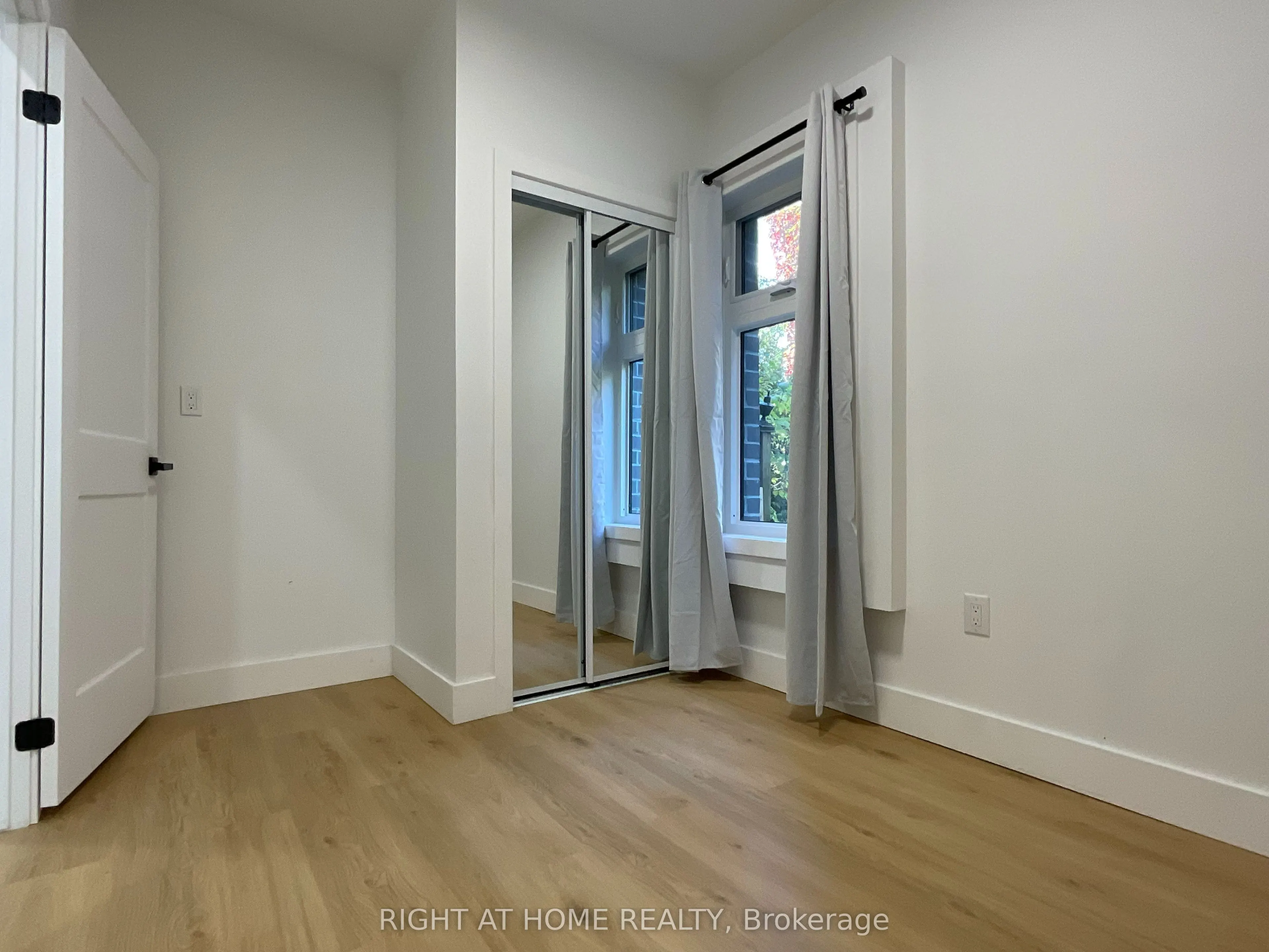 674 Manning Avenue, #Main Floor