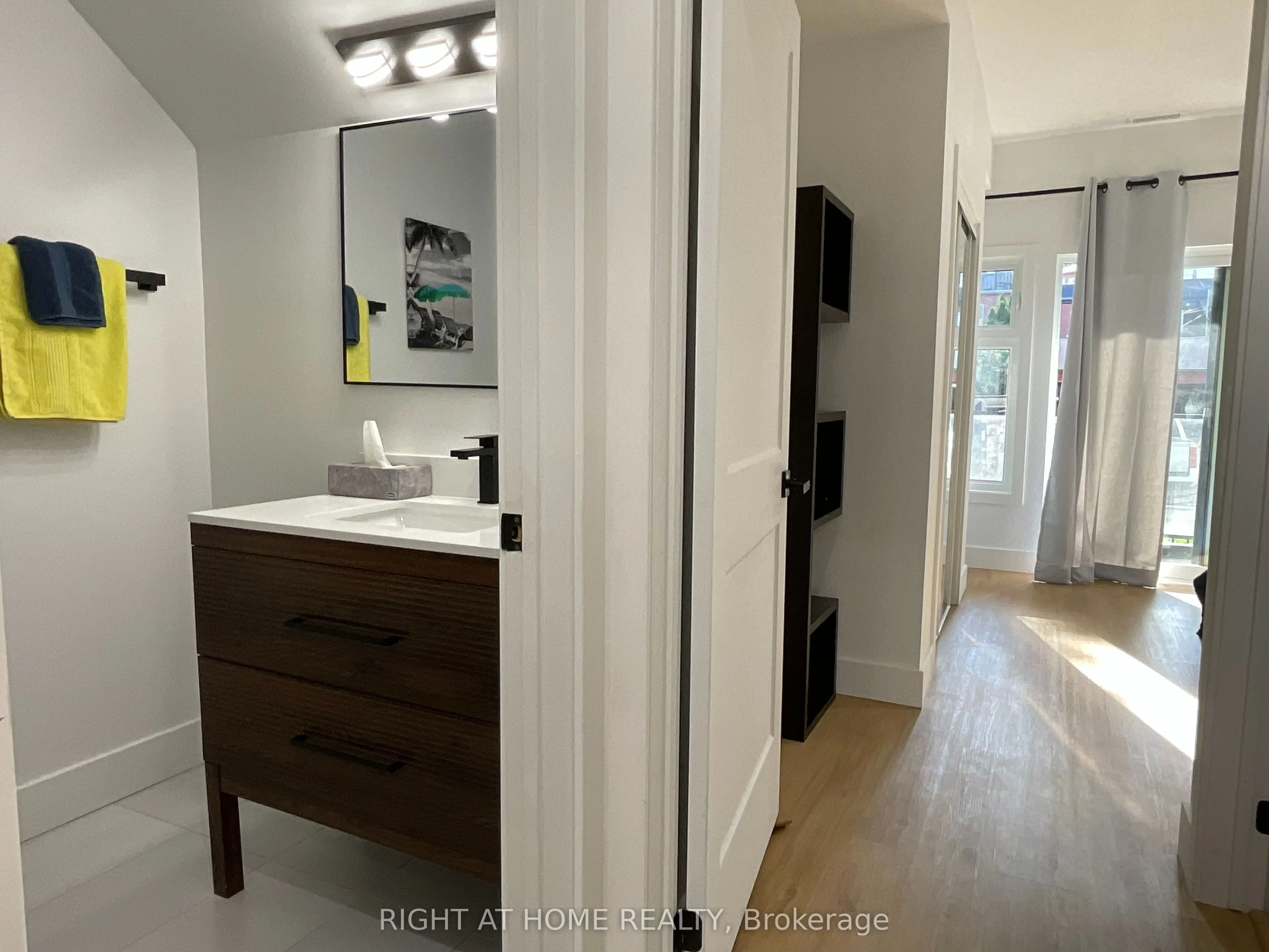 674 Manning Avenue, #Main Floor