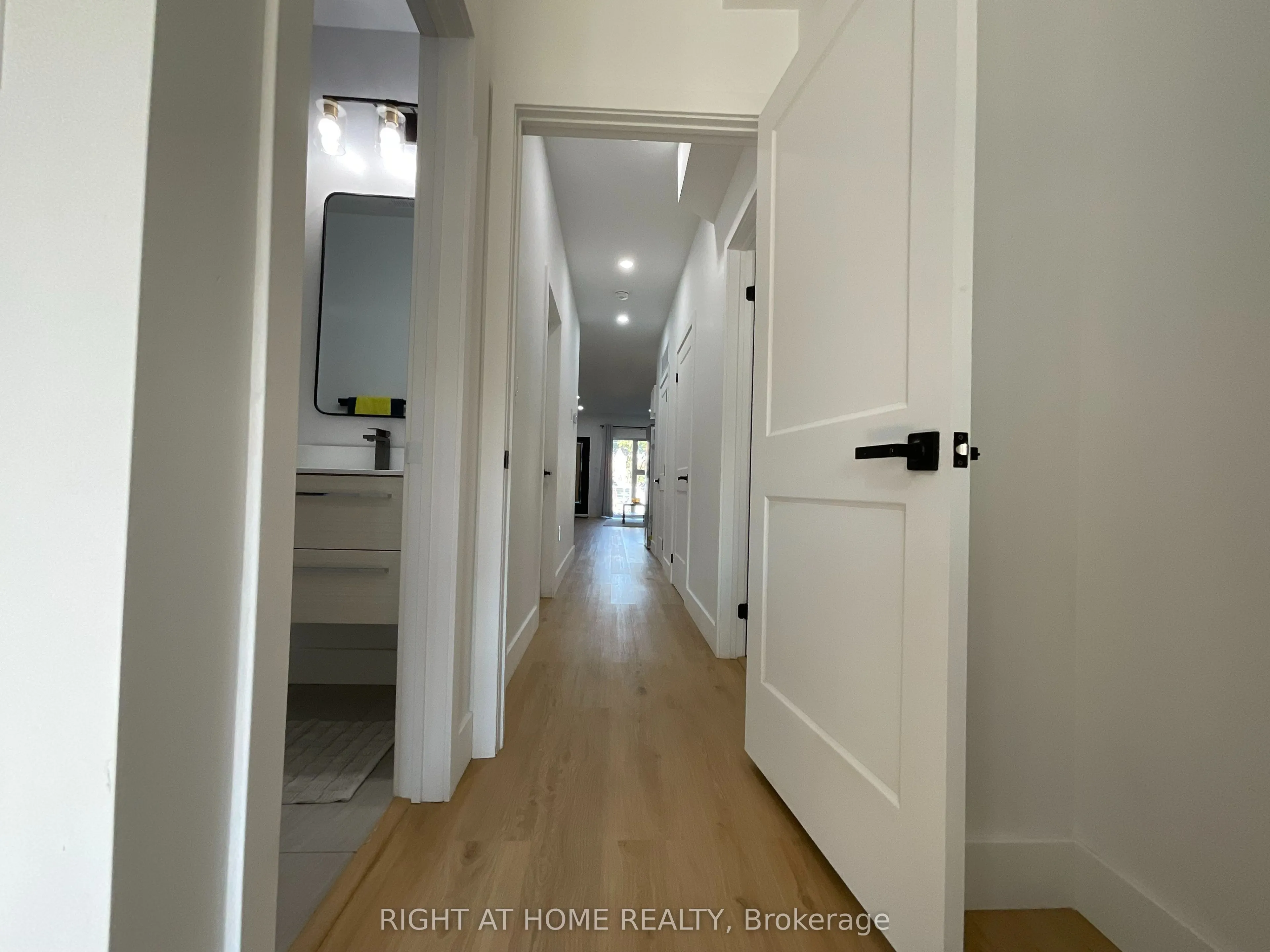 674 Manning Avenue, #Main Floor