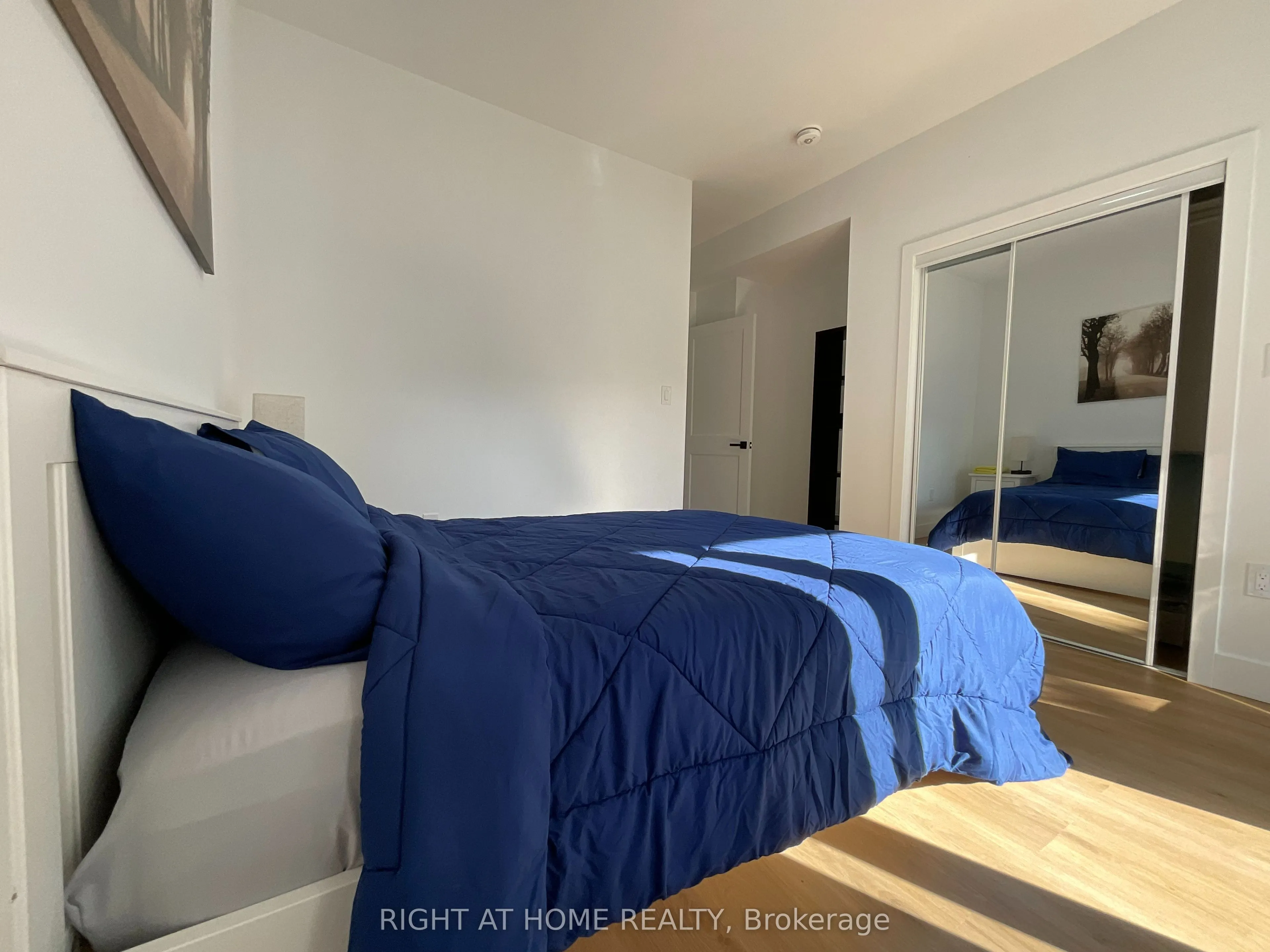 674 Manning Avenue, #Main Floor