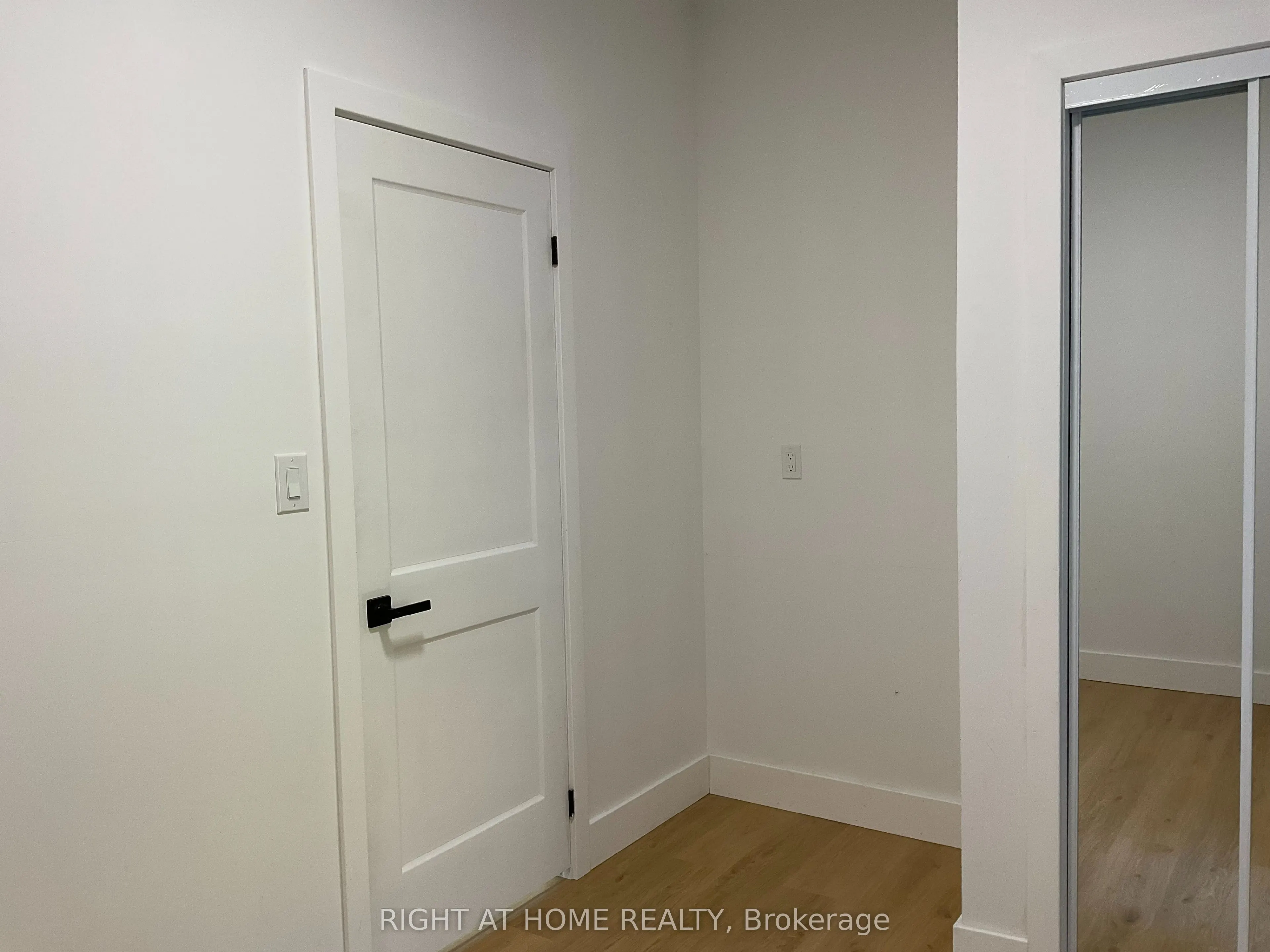 674 Manning Avenue, #Main Floor