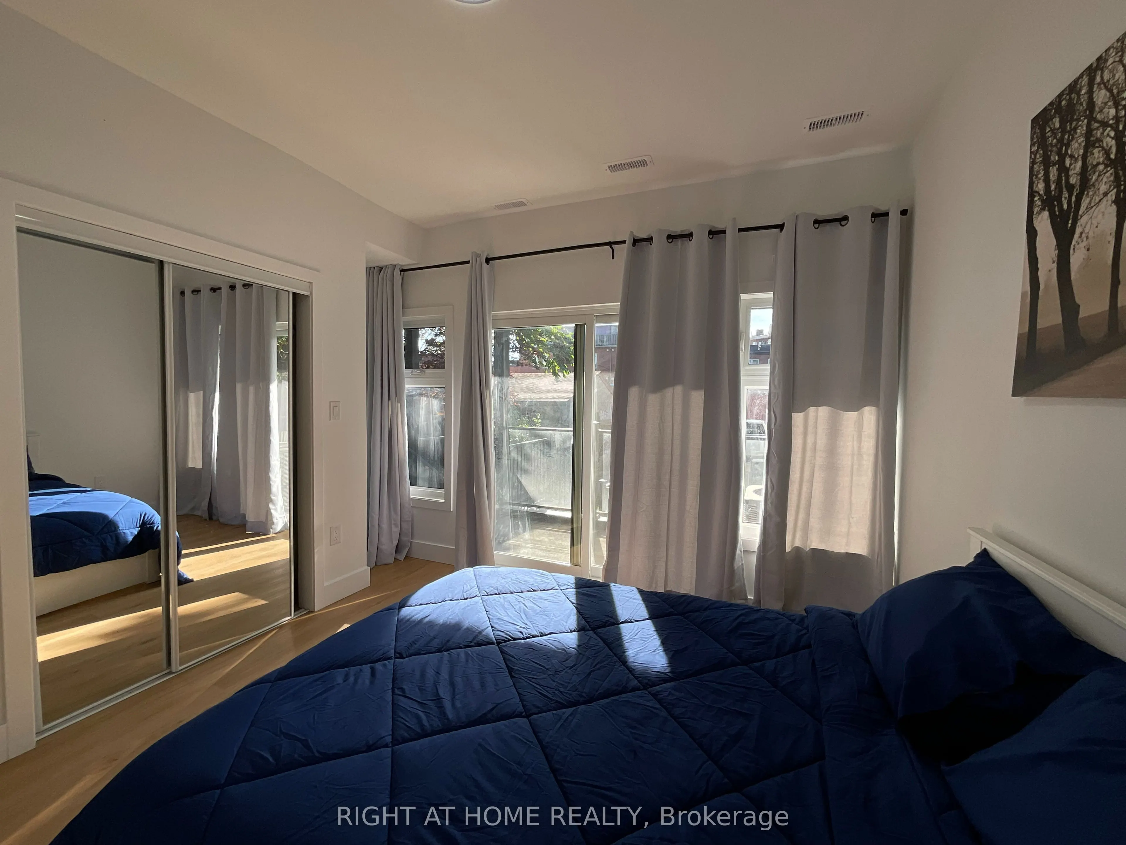 674 Manning Avenue, #Main Floor
