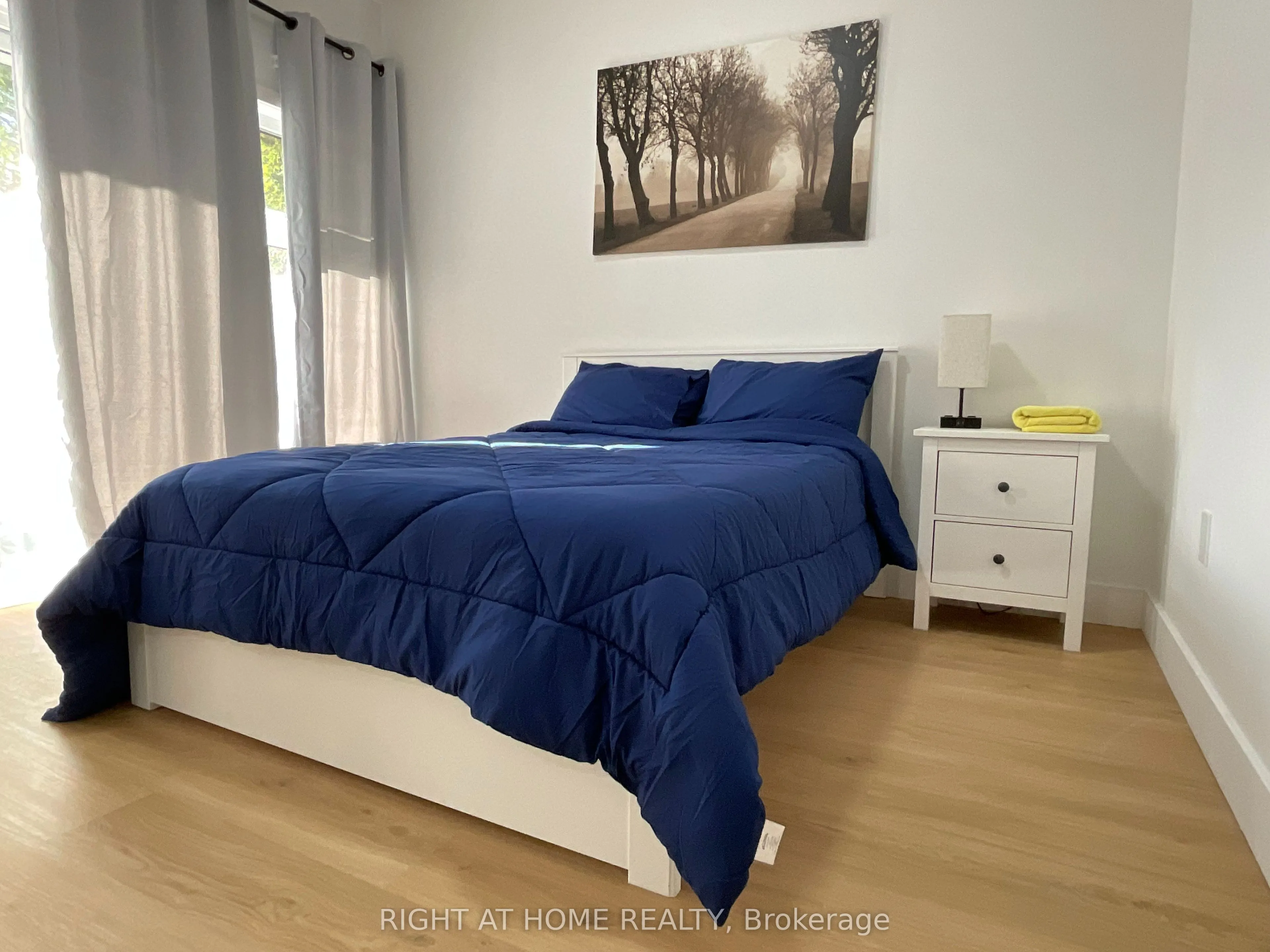 674 Manning Avenue, #Main Floor