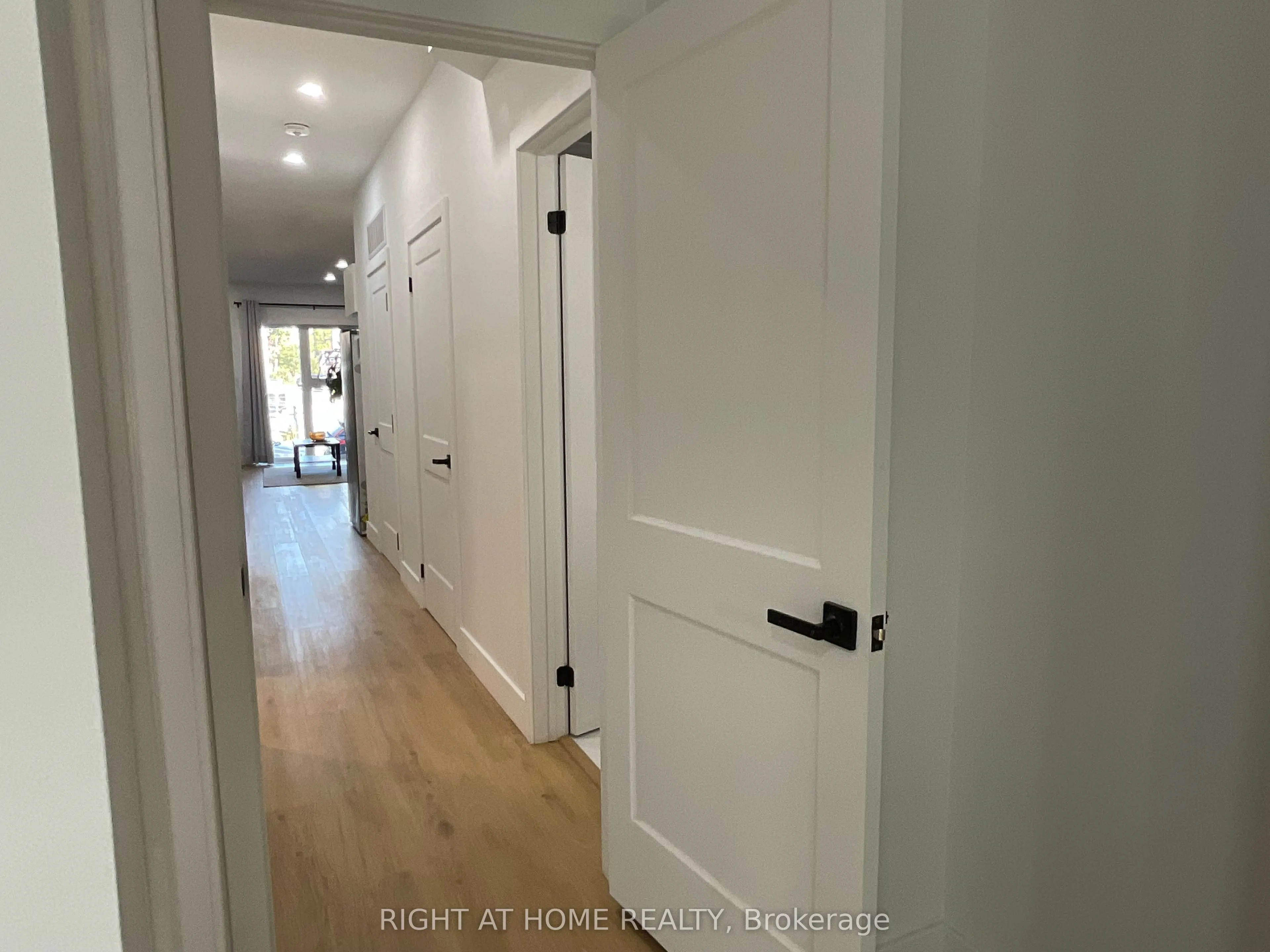 674 Manning Avenue, #Main Floor